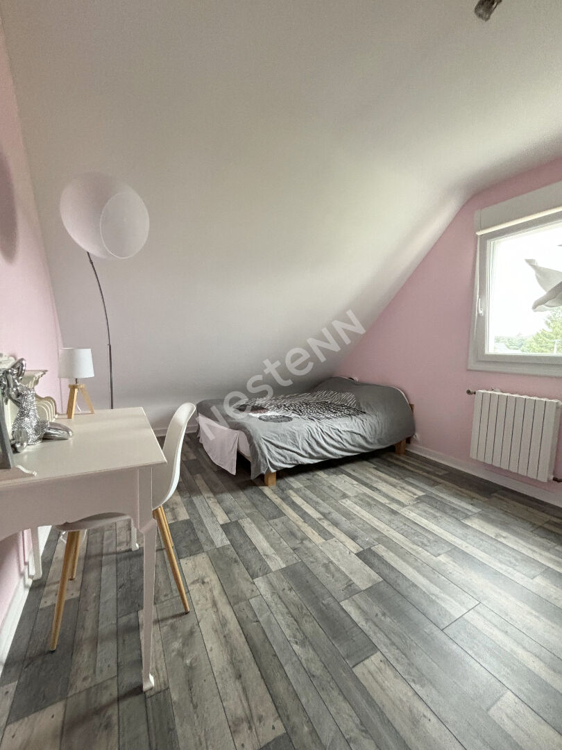 Jolie maison traditionnelle à vendre à LOCMINE, 4 chambres, dépendances