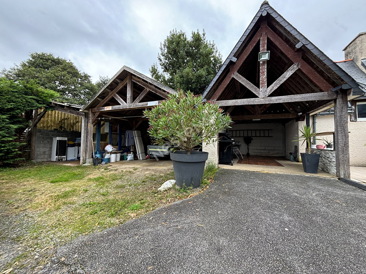 Jolie maison traditionnelle à vendre à LOCMINE, 4 chambres, dépendances