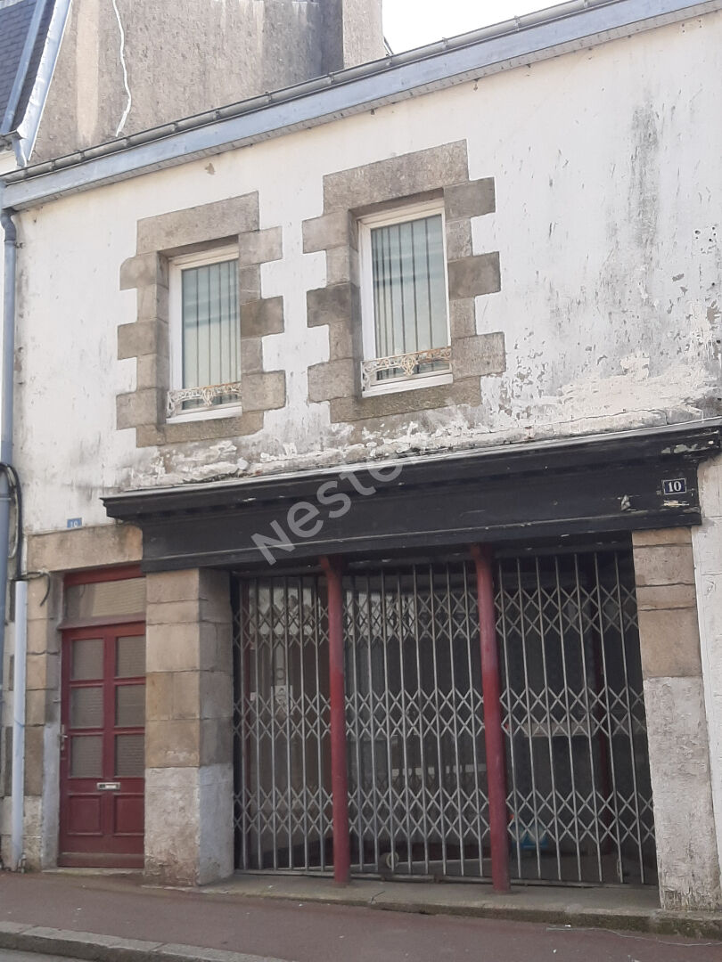 Maison à rénover avec Local commercial  à Locminé centre ville avec jardin
