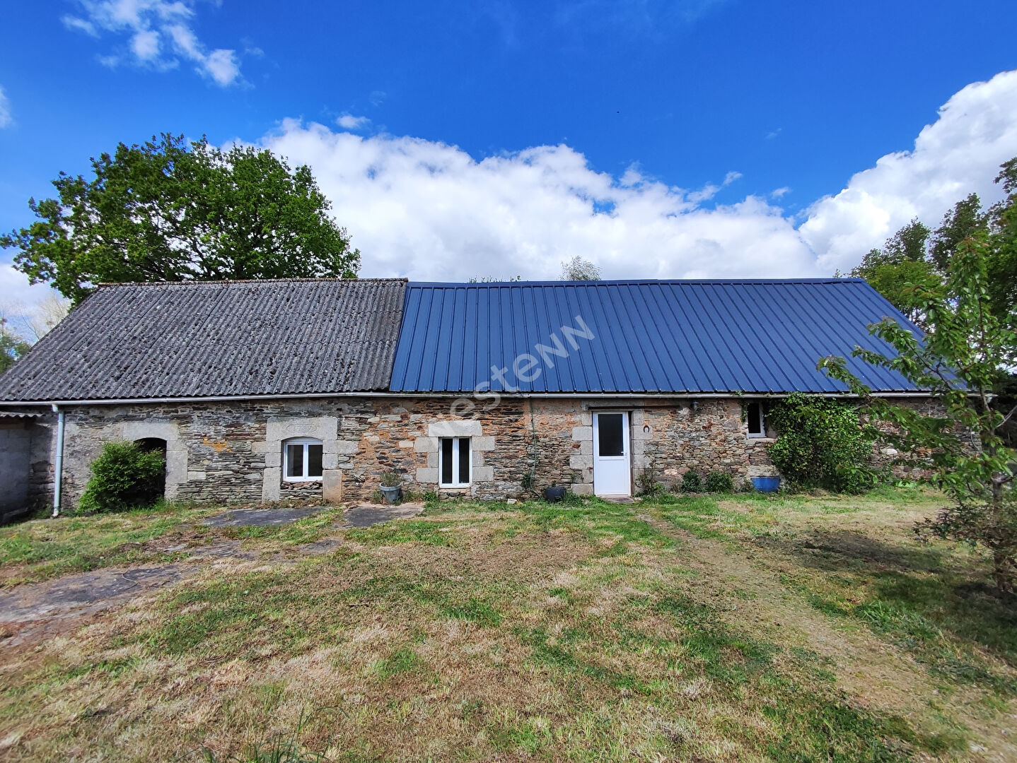 Maison à vendre à Naizin - Ensemble de deux maisons avec hangar à 10 minutes de Pontivy - environ 8 000 M2