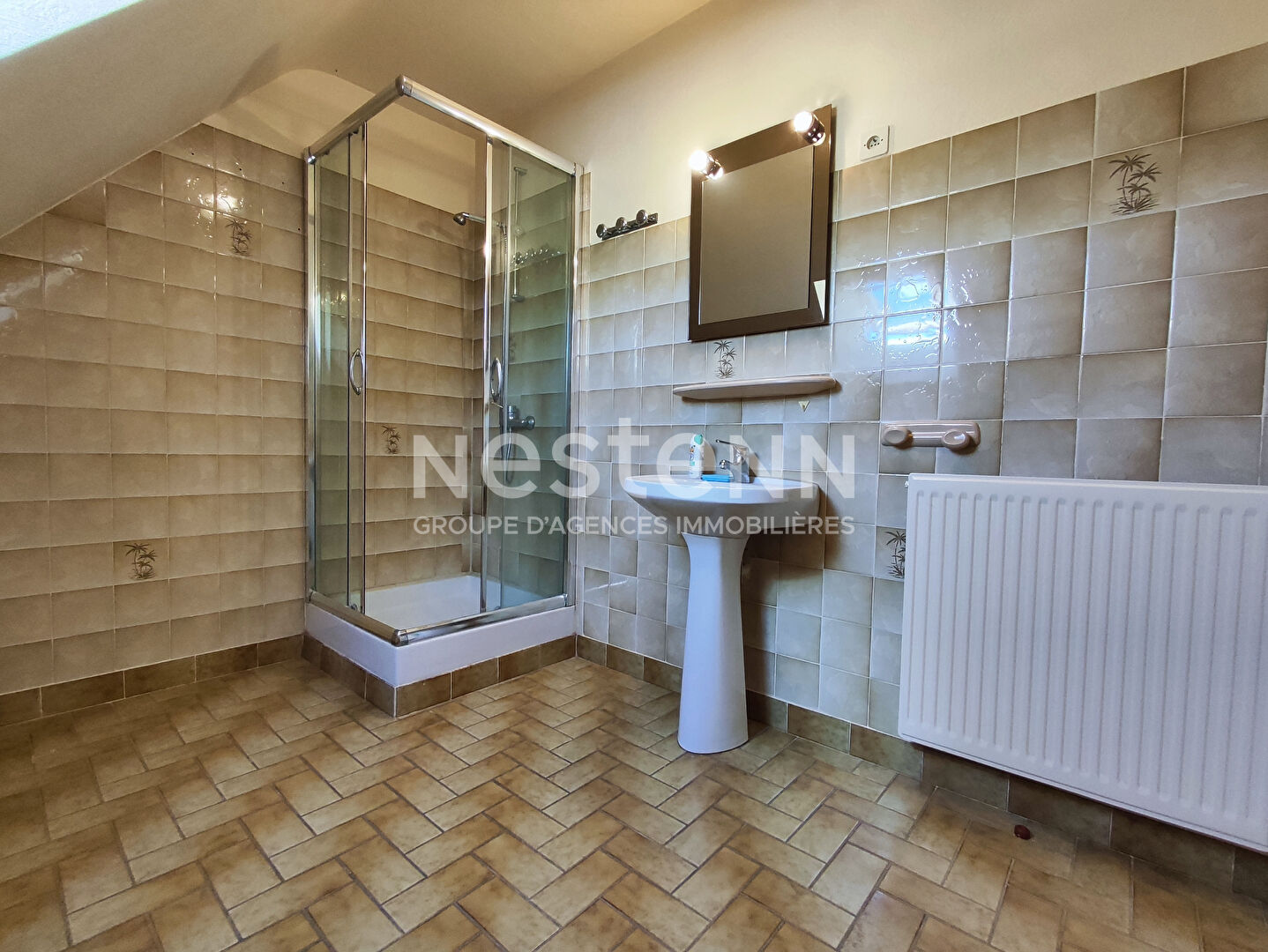 Maison à vendre entre Josselin et Saint-Jean-Brévelay - 5 chambres, grand garage, 3400 M² environ