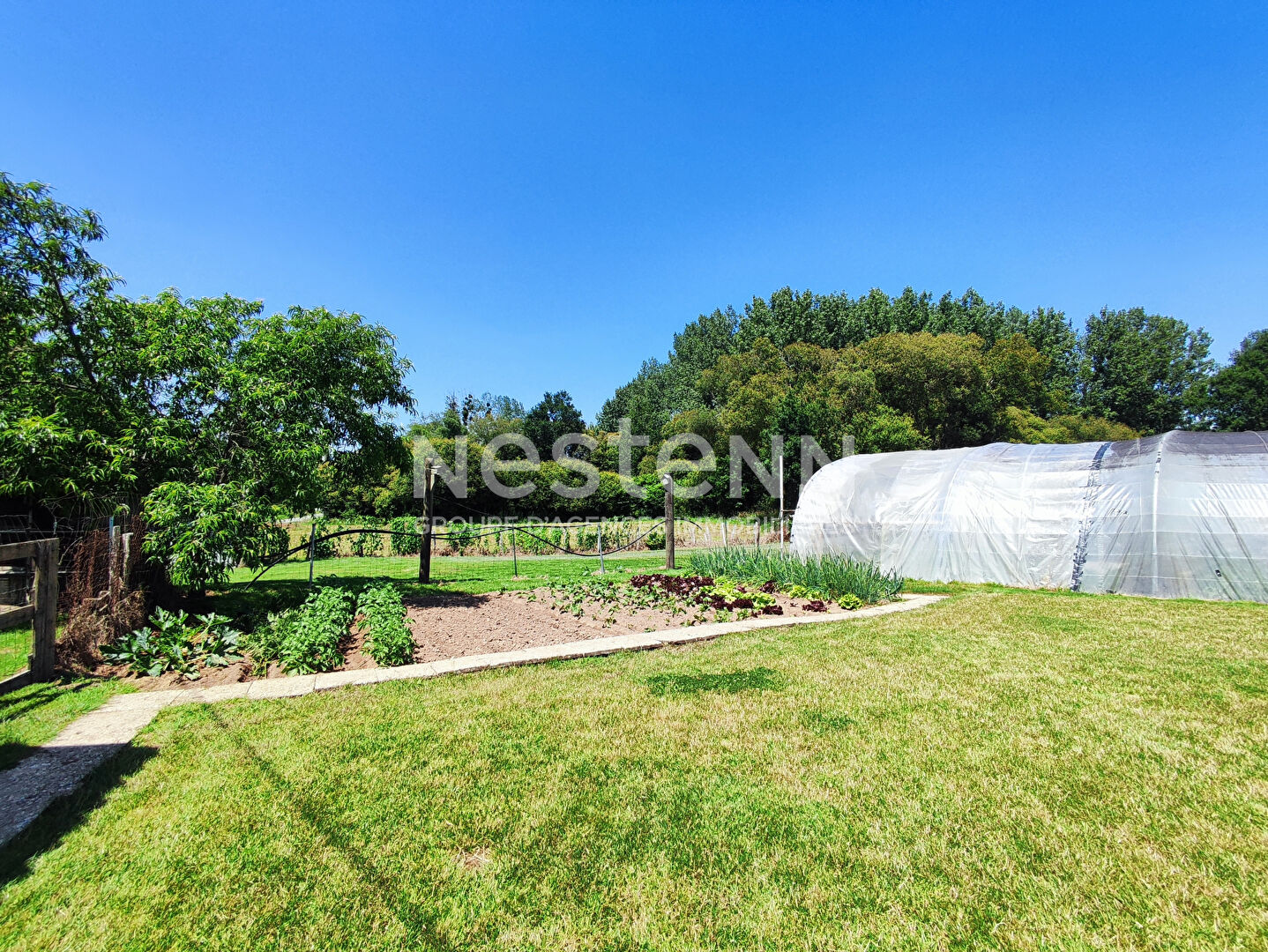 Maison à vendre entre Josselin et Saint-Jean-Brévelay - 5 chambres, grand garage, 3400 M² environ