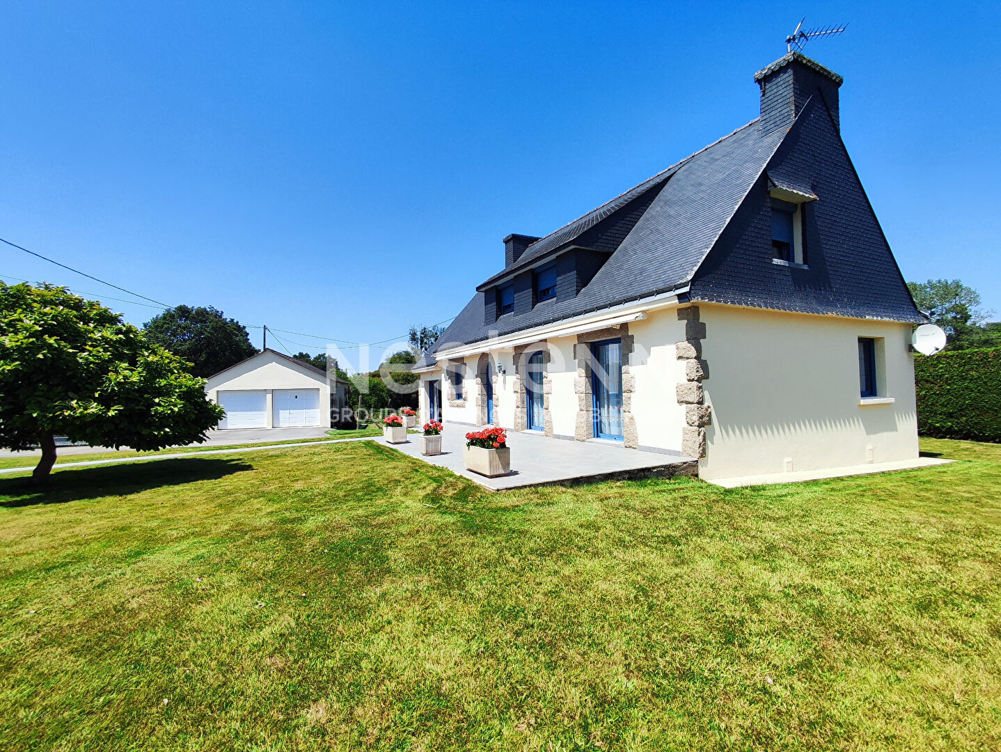 Maison à vendre entre Josselin et Saint-Jean-Brévelay - 5 chambres, grand garage, 3400 M² environ