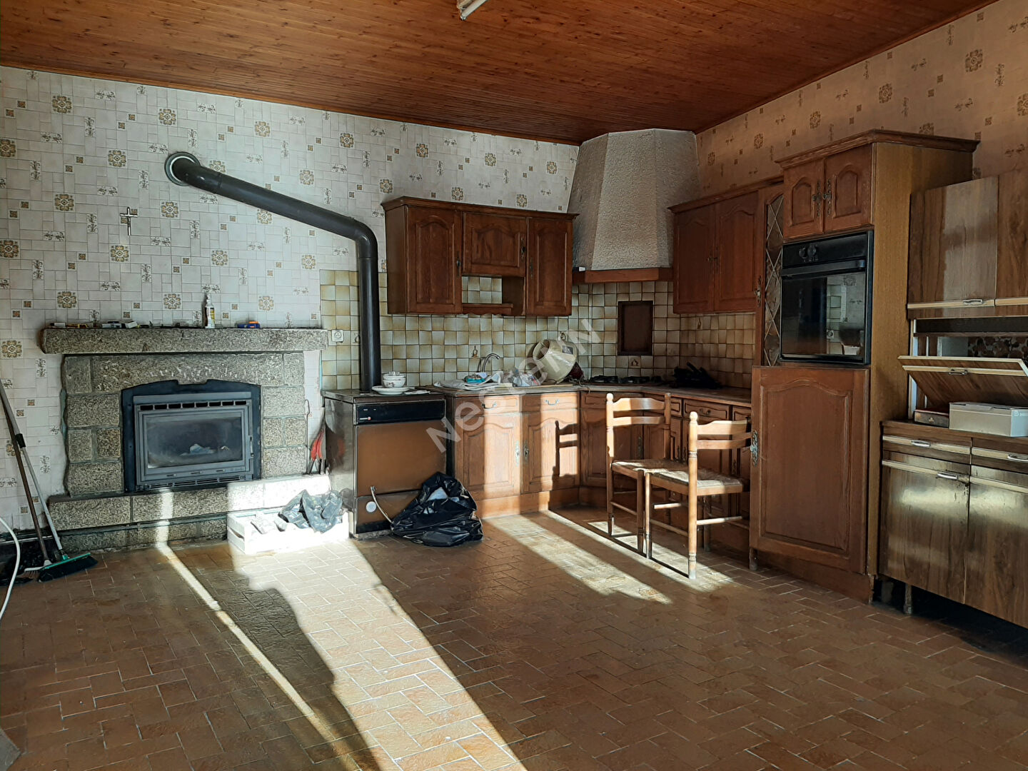 Maison à vendre à Saint Allouestre à rénover centre bourg - avec jardin