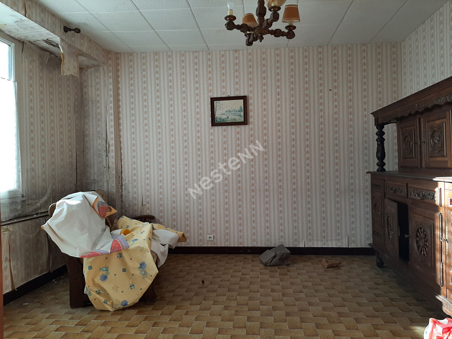 Maison à vendre à Saint Allouestre à rénover centre bourg - avec jardin