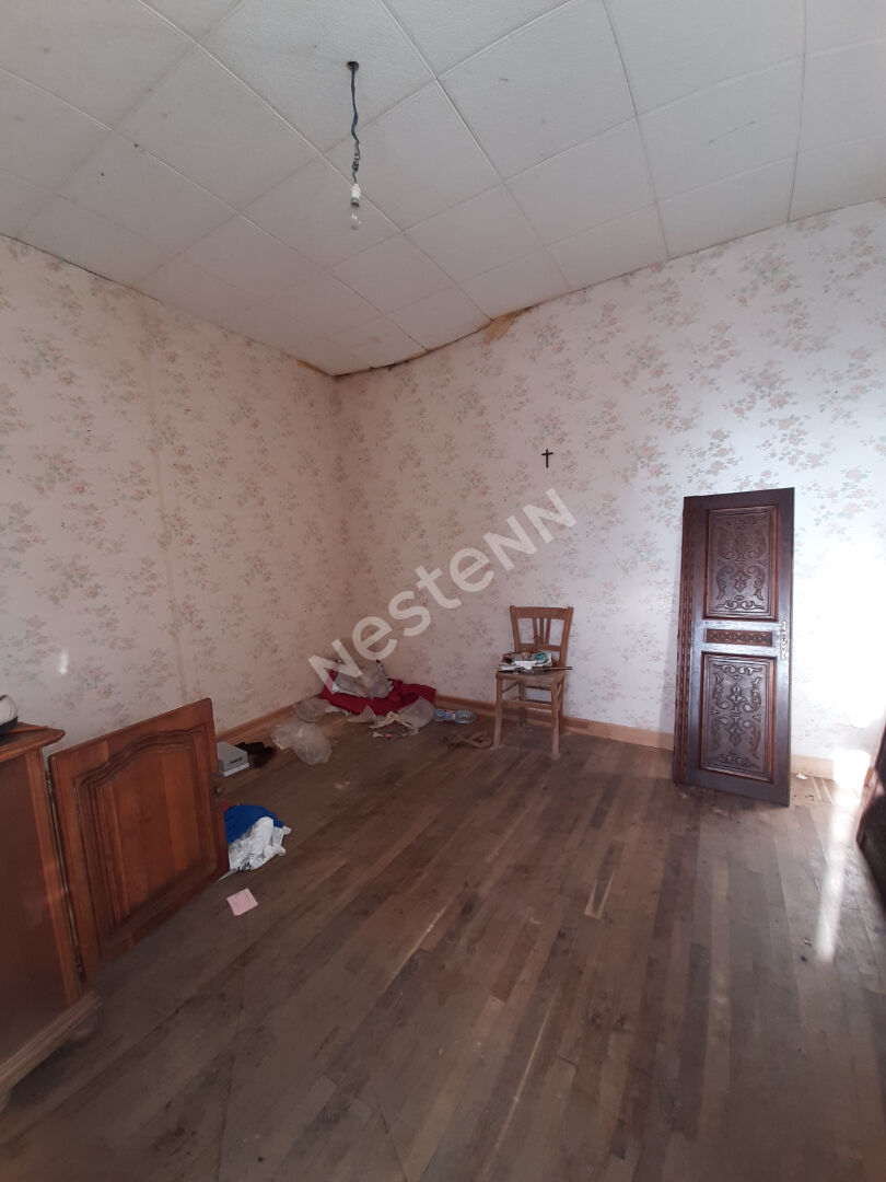 Maison à vendre à Saint Allouestre à rénover centre bourg - avec jardin
