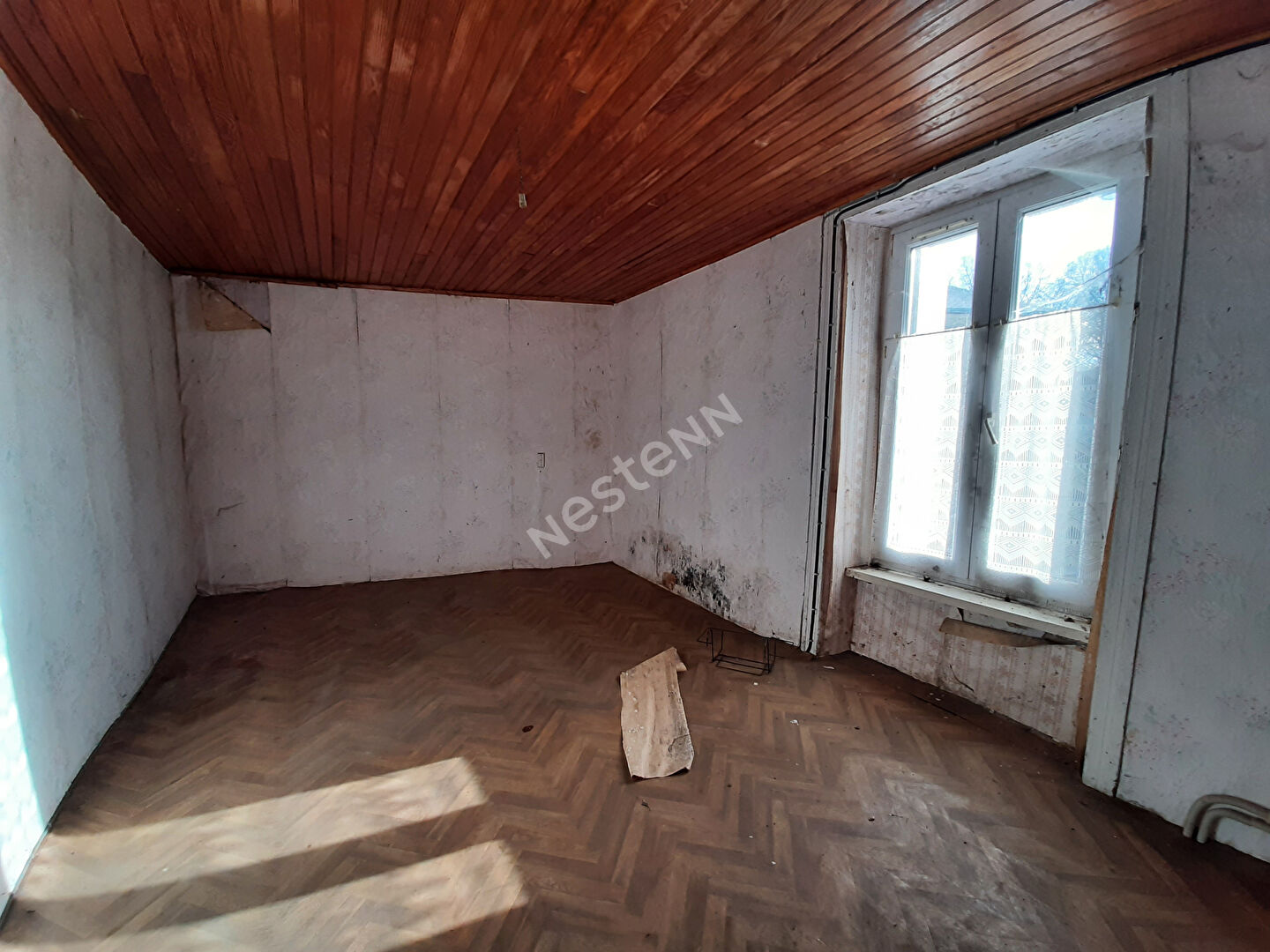 Maison à vendre à Saint Allouestre à rénover centre bourg - avec jardin