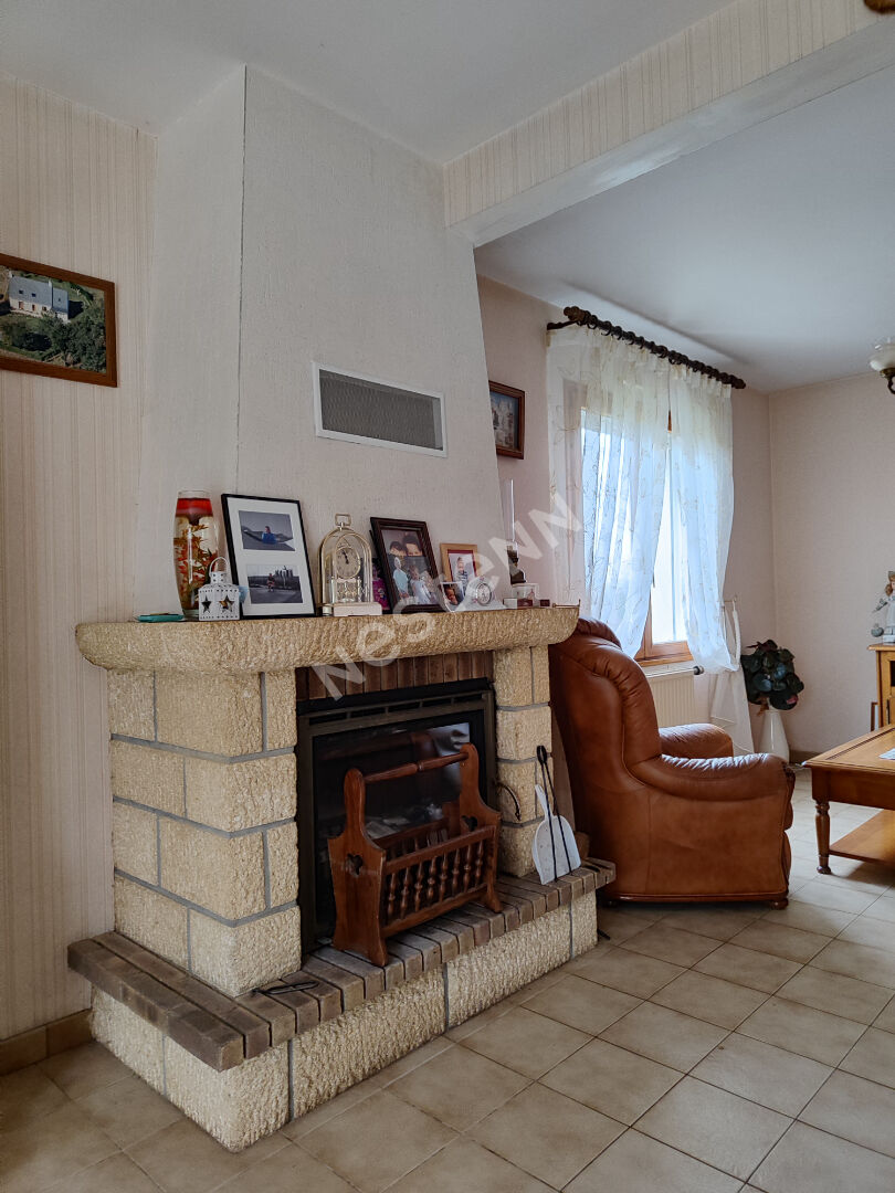 Maison à vendre à Saint Allouestre avec jardin