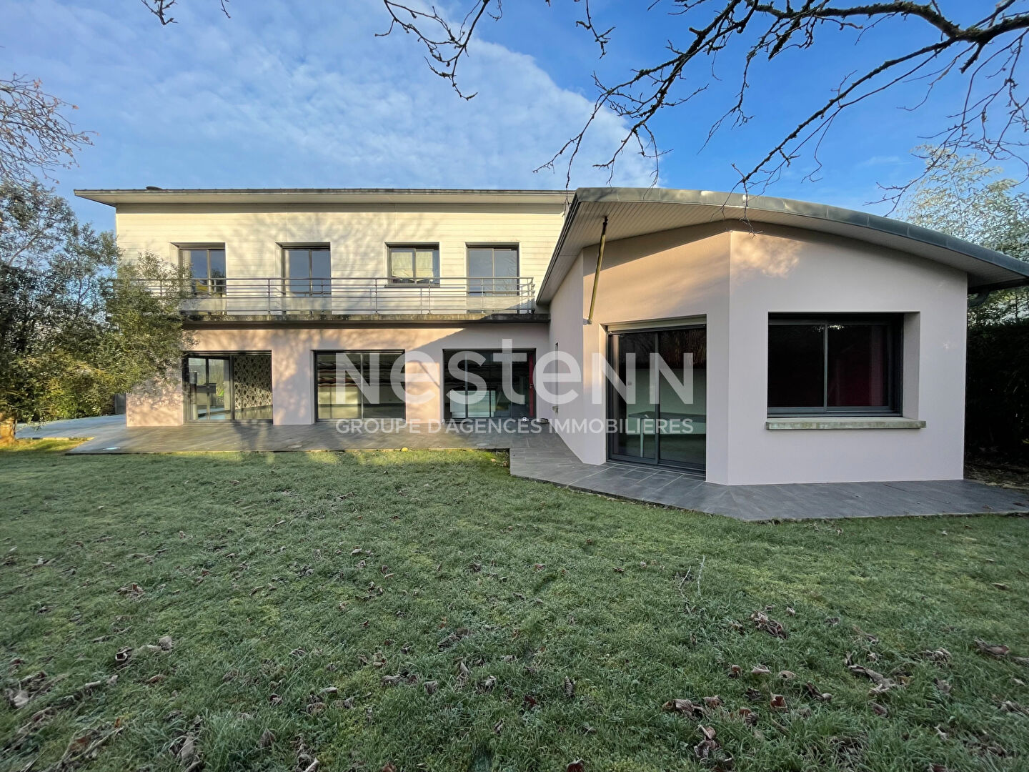 MAISON CONTEMPORAINE dans le BOURG de COLPO