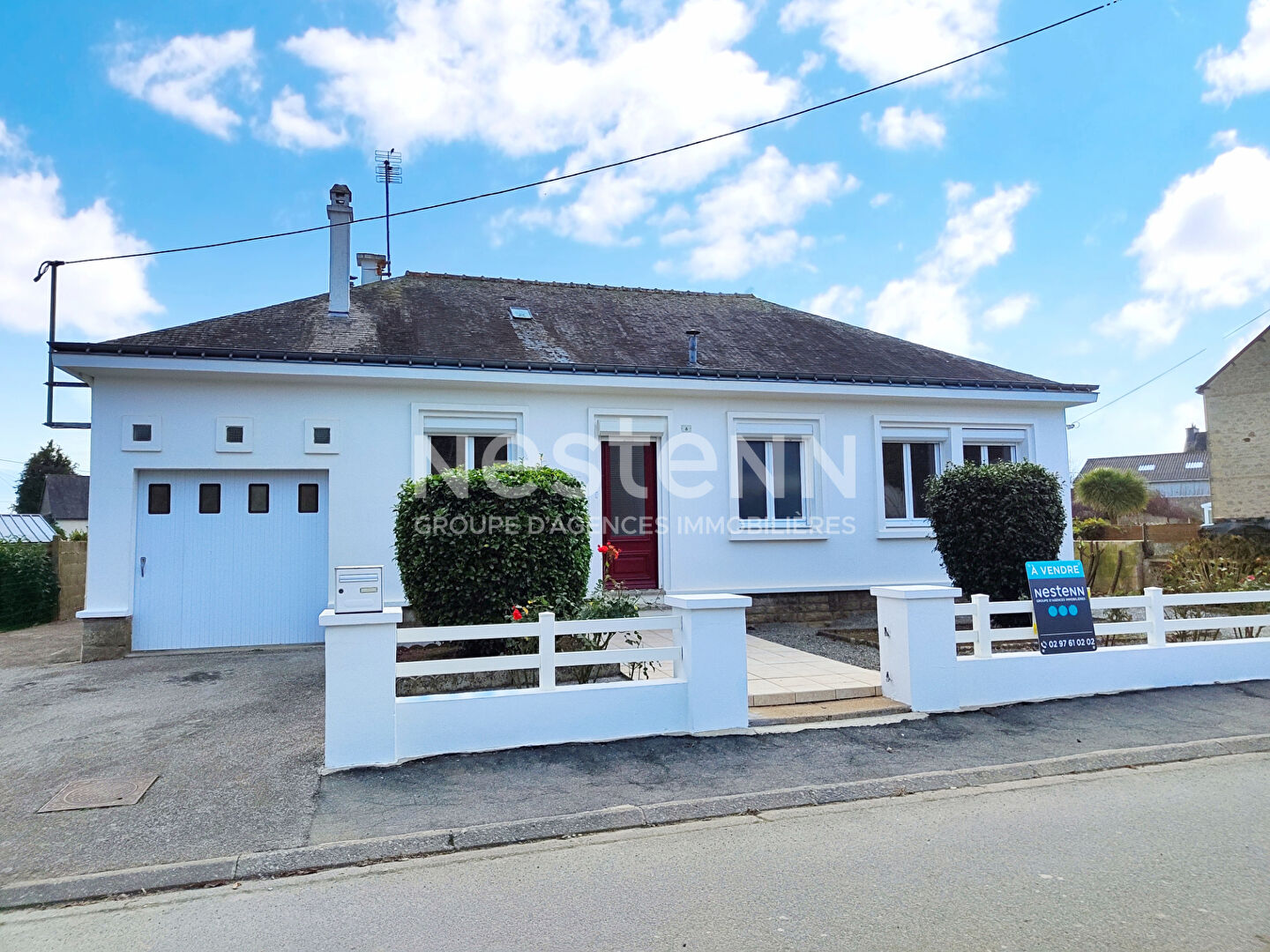 Maison à vendre  à NAIZIN - plain pied - 2 chambres - jardin  - centre bourg Naizin