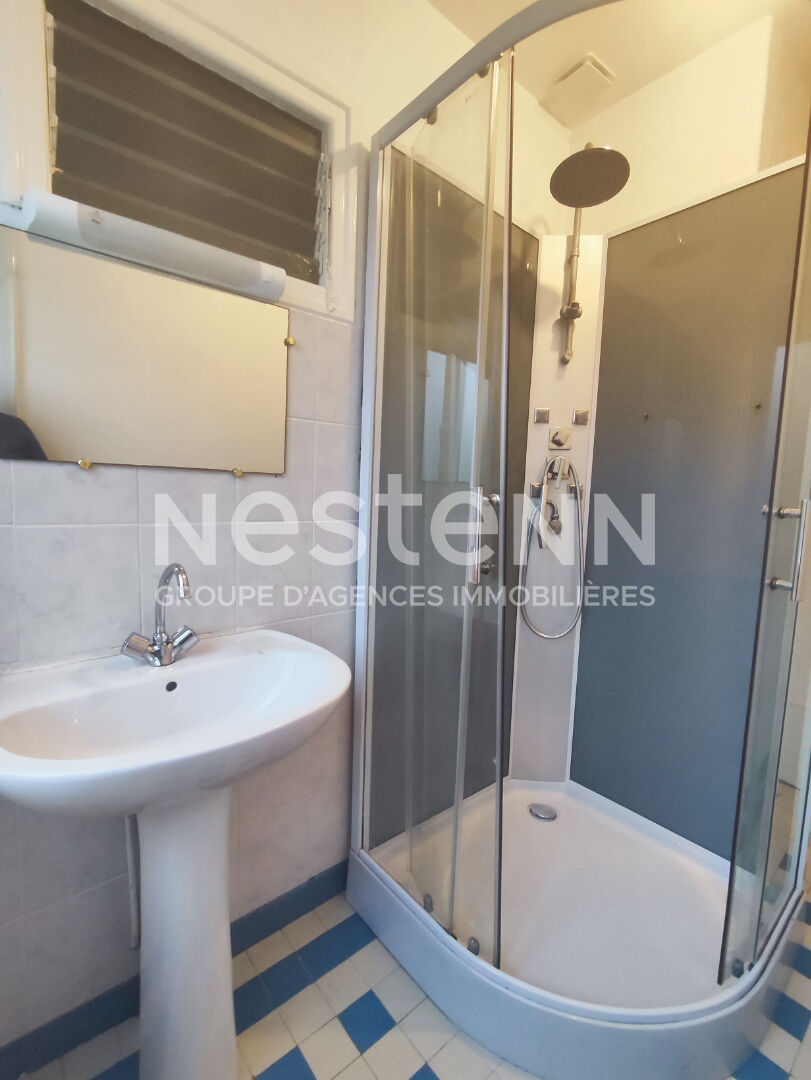 Maison à vendre  à NAIZIN - plain pied - 2 chambres - jardin  - centre bourg Naizin