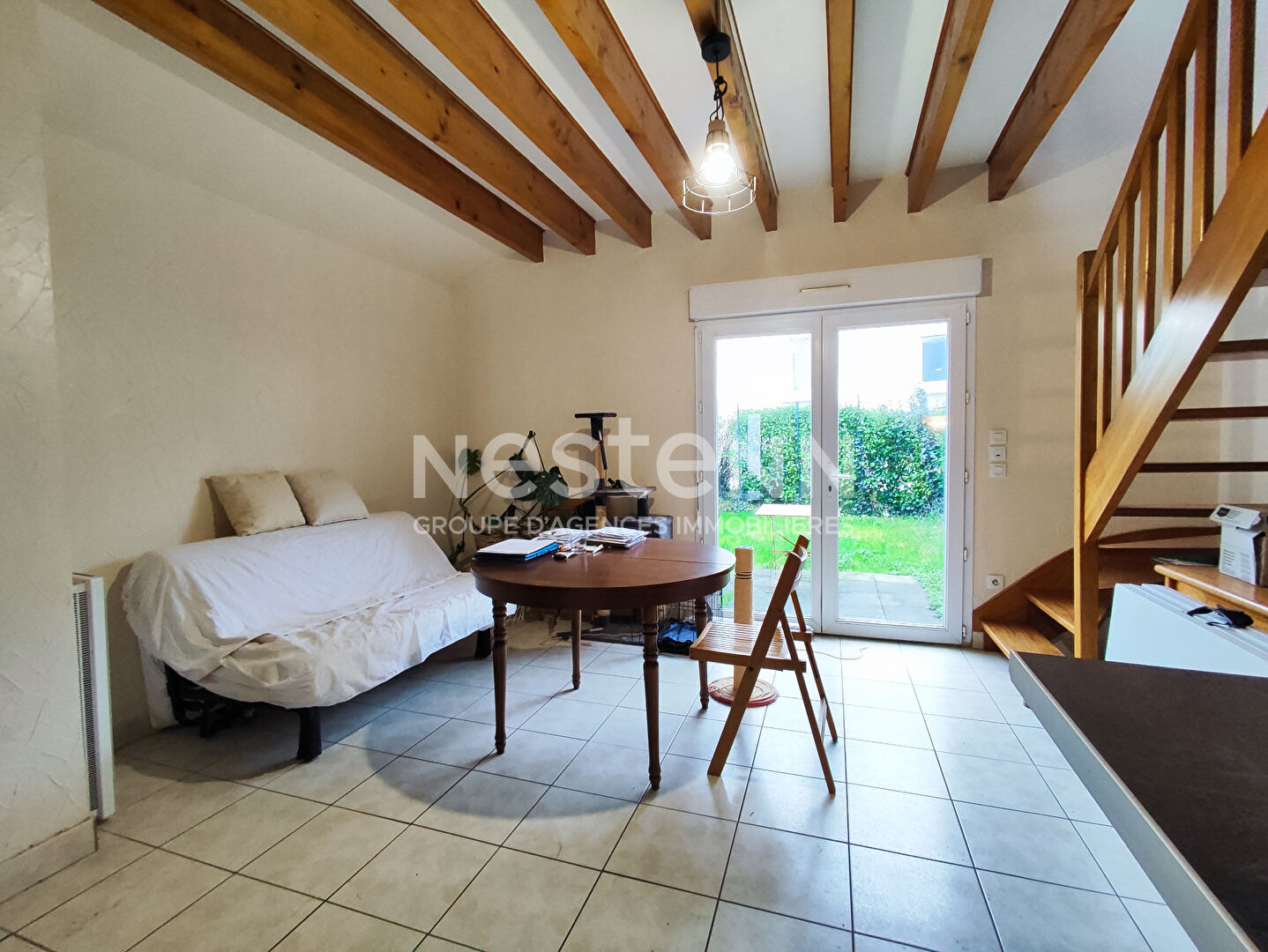 Maison à vendre centre ville de Locminé avec un jardinet clos, 2 chambres dont une vie de plain pied