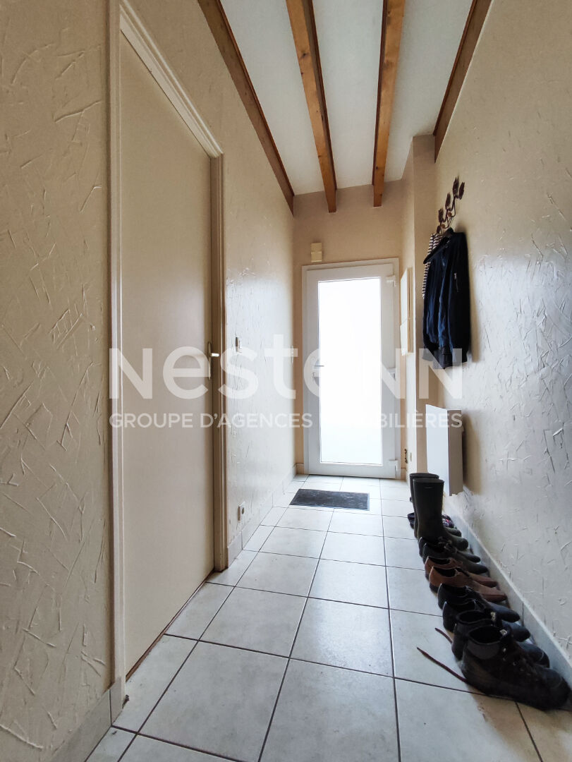 Maison à vendre centre ville de Locminé avec un jardinet clos, 2 chambres dont une vie de plain pied