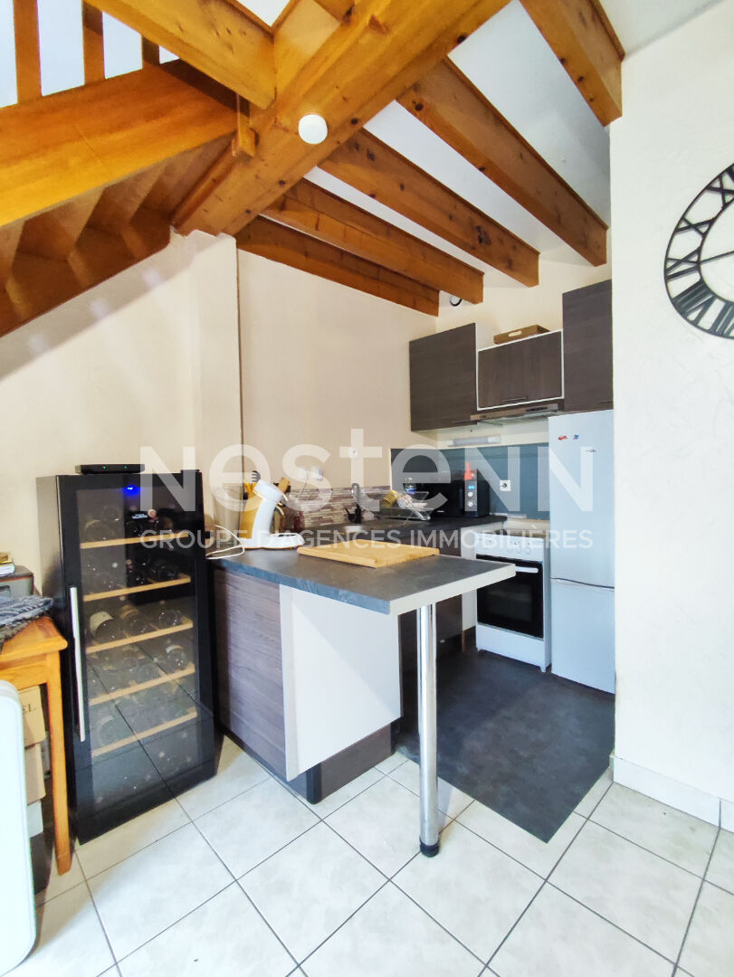 Maison à vendre centre ville de Locminé avec un jardinet clos, 2 chambres dont une vie de plain pied