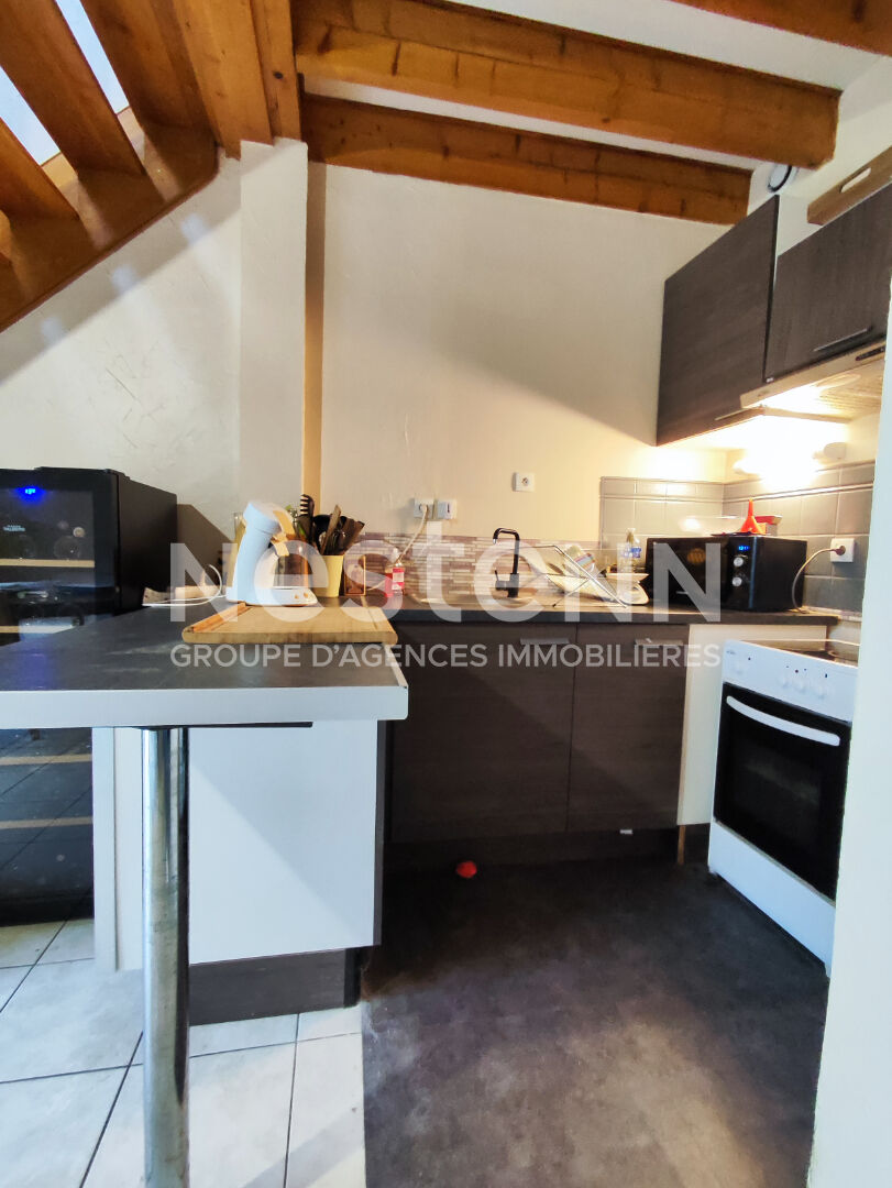 Maison à vendre centre ville de Locminé avec un jardinet clos, 2 chambres dont une vie de plain pied