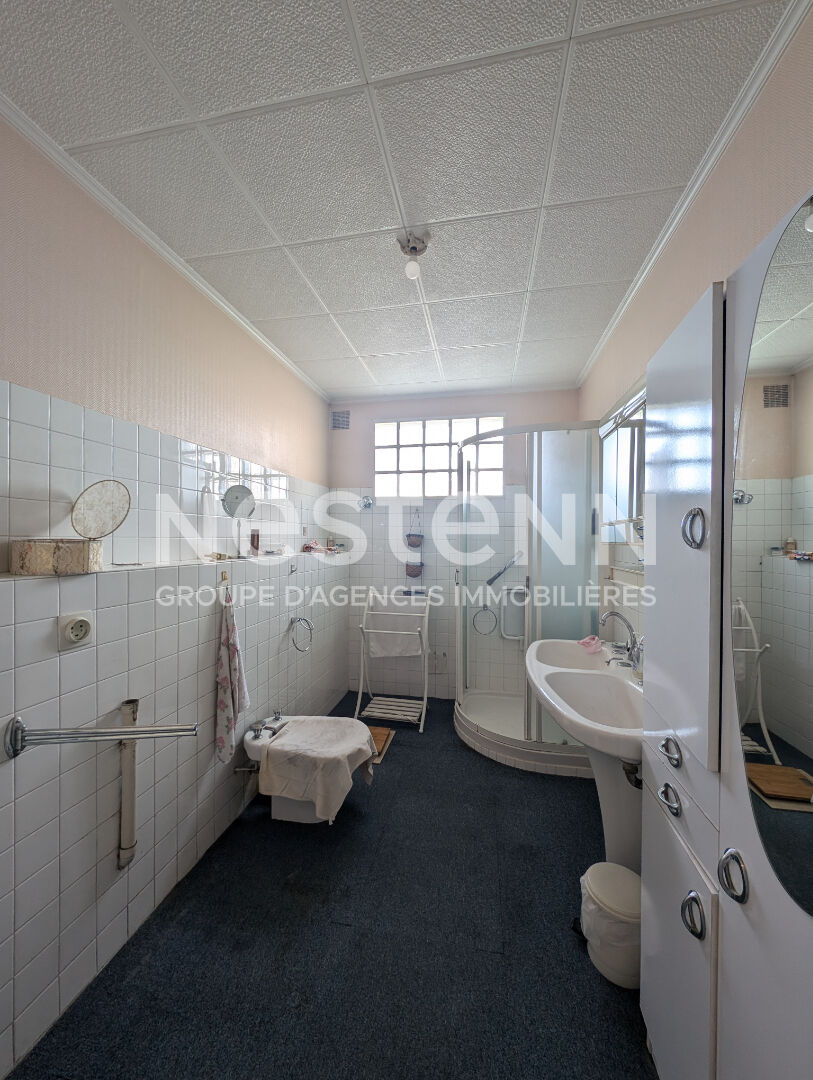 Maison à vendre à Radenac -   5 chambres- 840 m² de terrain