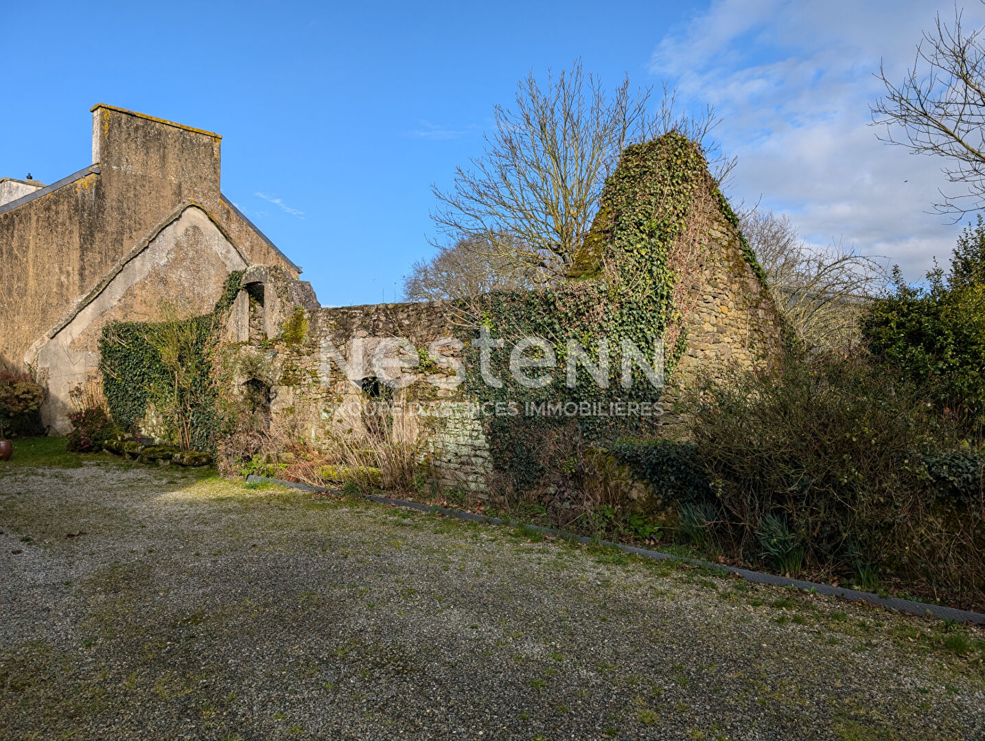 Maison à vendre à Radenac -   5 chambres- 840 m² de terrain