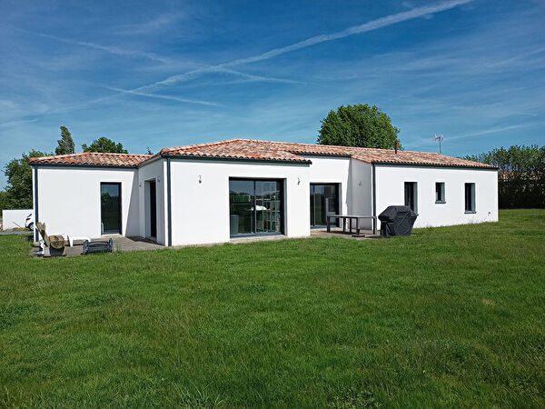 Vente par agence immobiliere à Dompierre sur yon (85170)