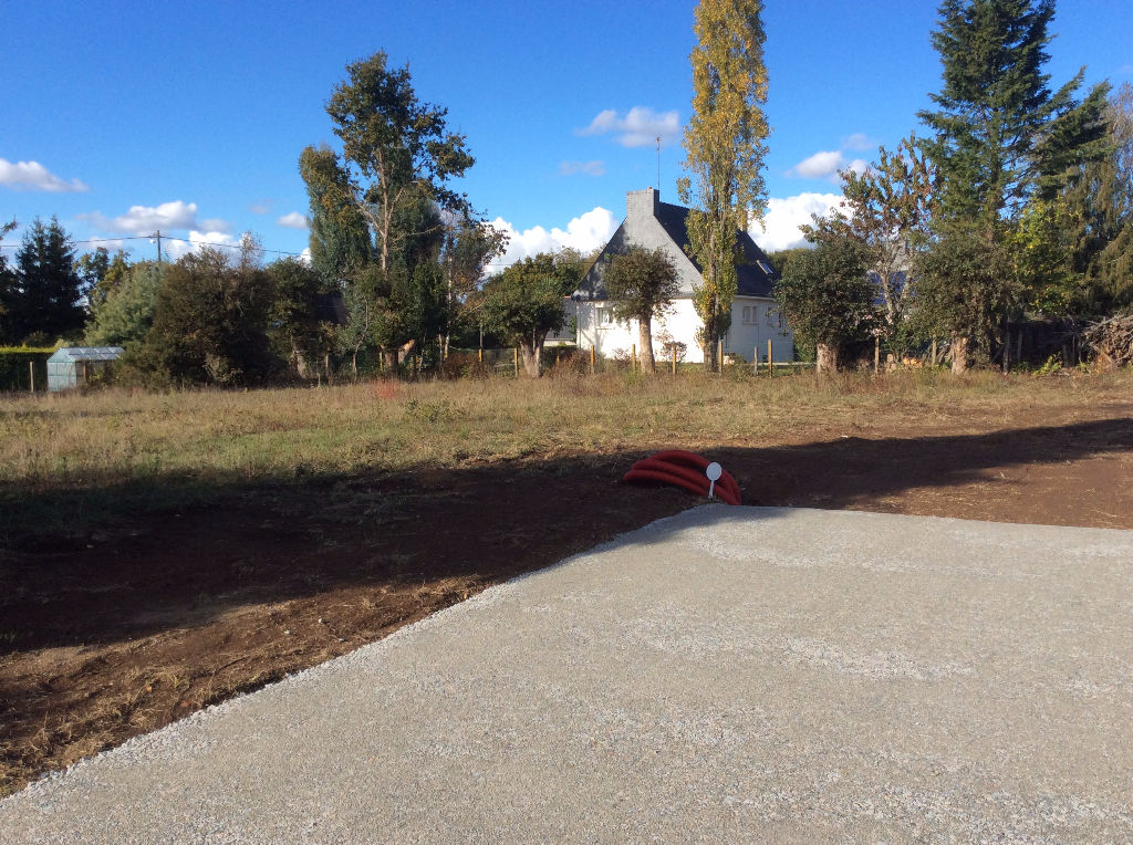TERRAIN PLESCOP 1043m²
