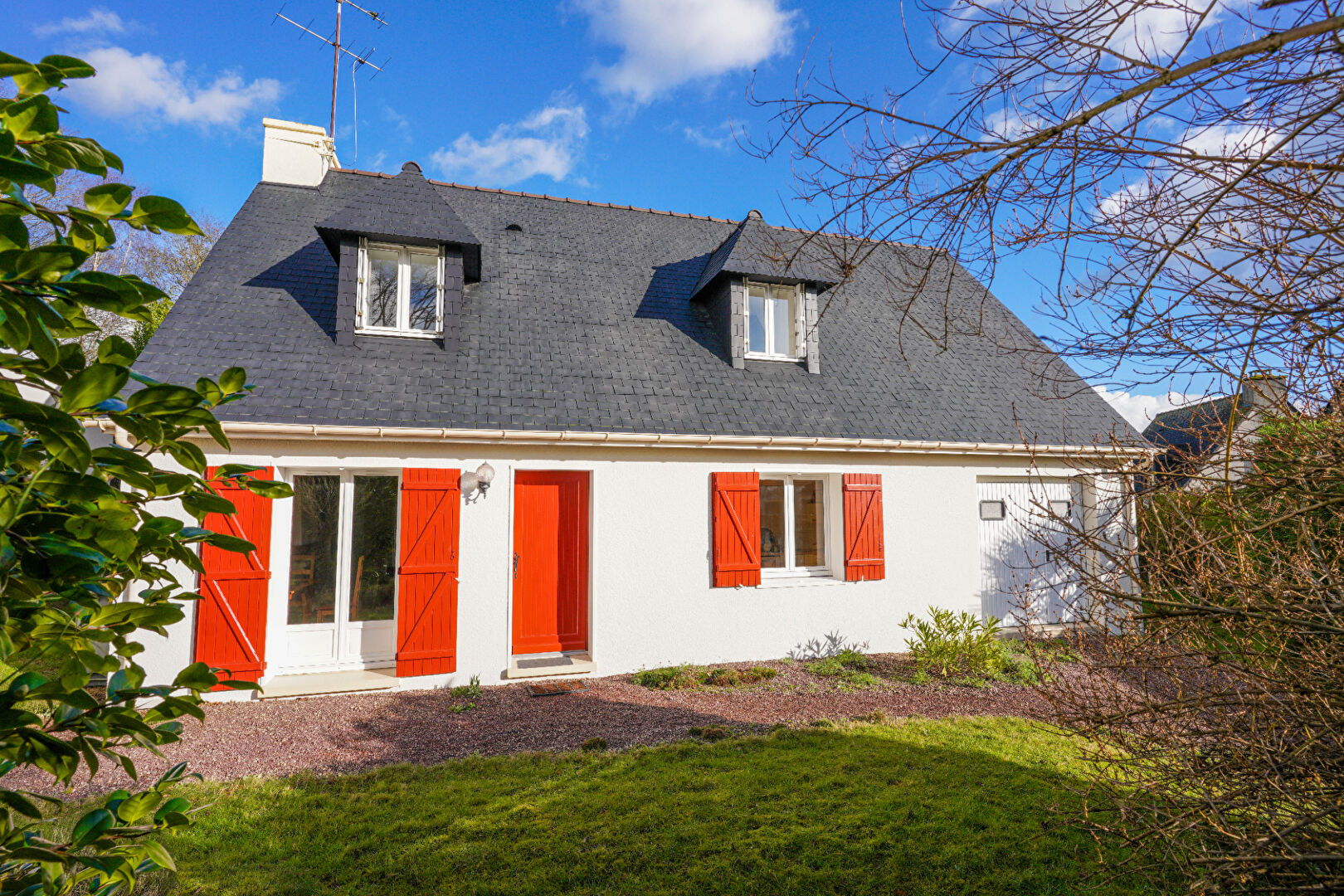 A vendre à GEVEZE, maison de 124m² habitable, 561m² de parcelle, 4 chambres dont une au rez-de-chaussée