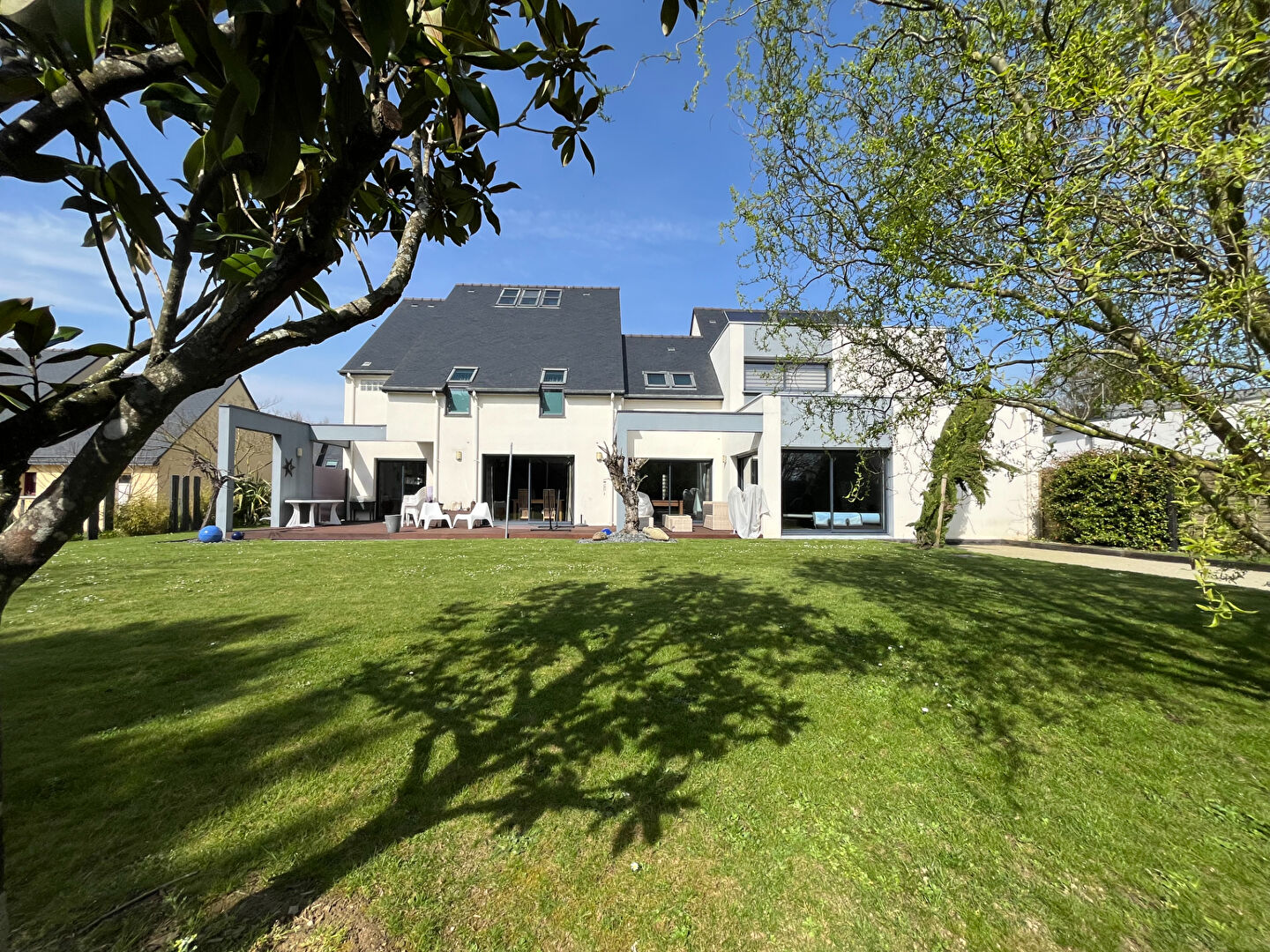 JANZE / 403 M² HABITABLES / PISCINE / 1000 M² DE TERRAIN / DOUBLE GARAGE