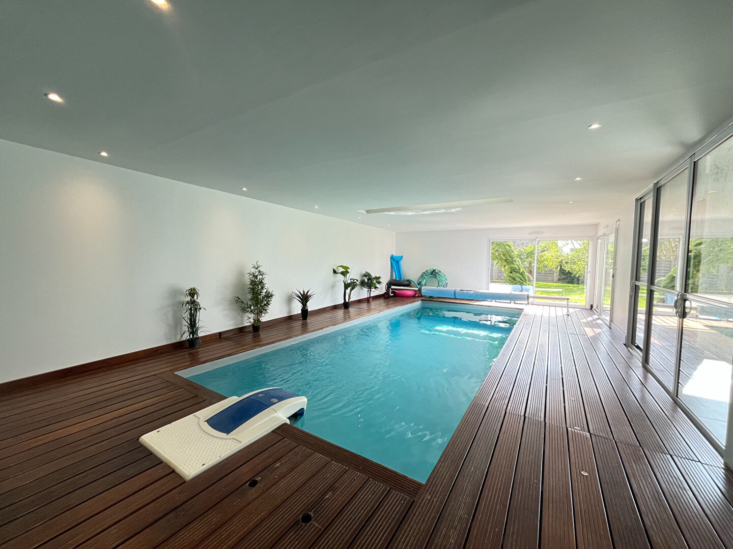 JANZE / 403 M² HABITABLES / PISCINE / 1000 M² DE TERRAIN / DOUBLE GARAGE