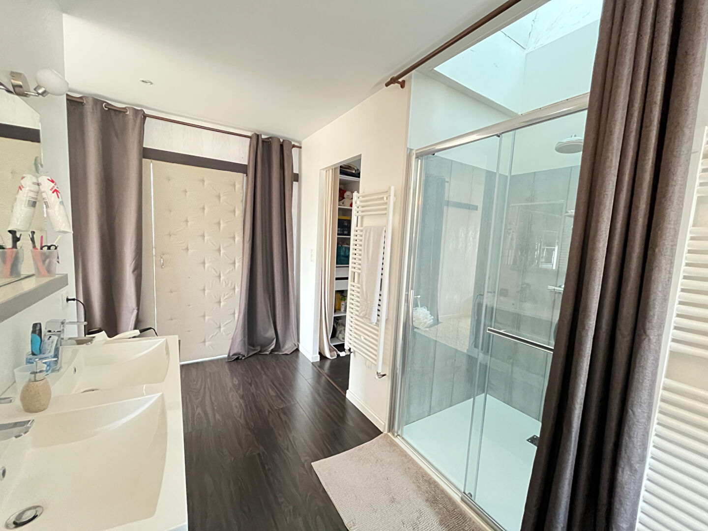 JANZE / 403 M² HABITABLES / PISCINE / 1000 M² DE TERRAIN / DOUBLE GARAGE