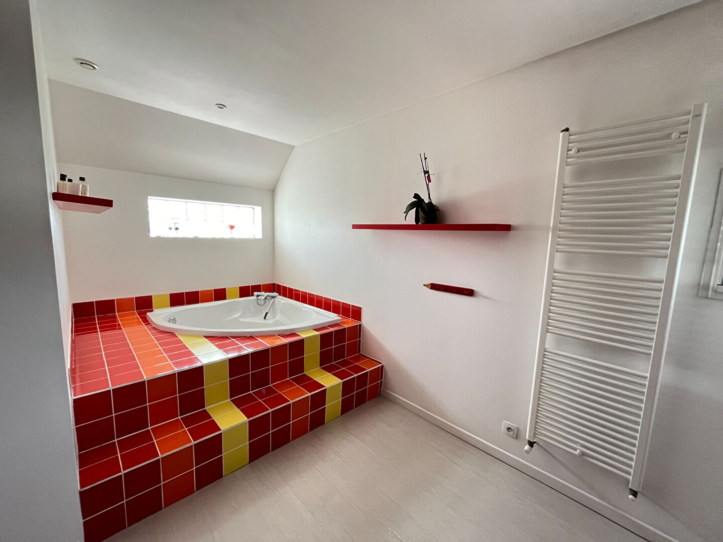 JANZE / 403 M² HABITABLES / PISCINE / 1000 M² DE TERRAIN / DOUBLE GARAGE