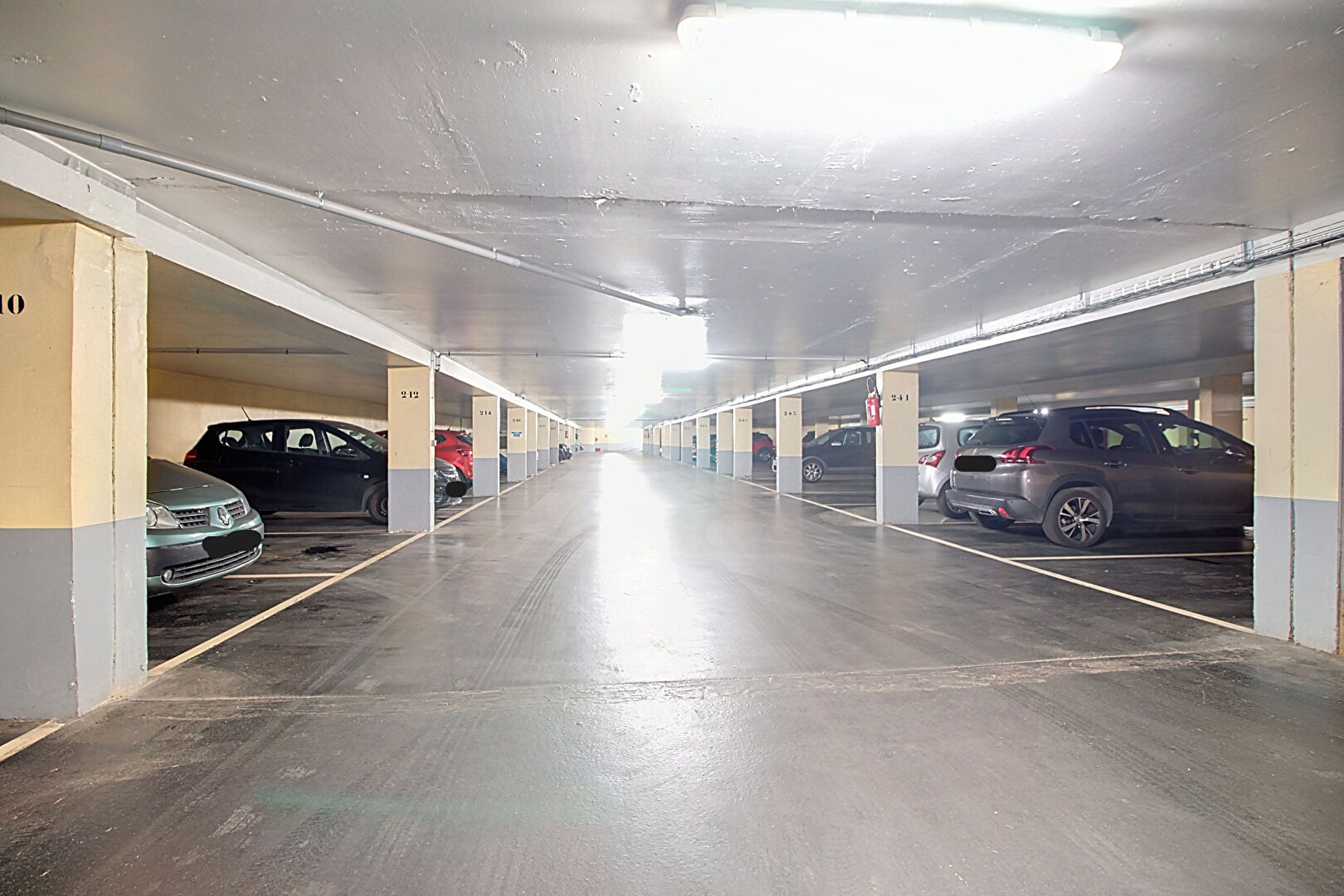 2 PLACES DE PARKINGS EN SOUS-SOL AVEC POSSIBILITE DE LES LOUER SEPAREMENT RUEIL-MALMAISON CENTRE-VILLE 15 RUE DANIELLE CASANOVA