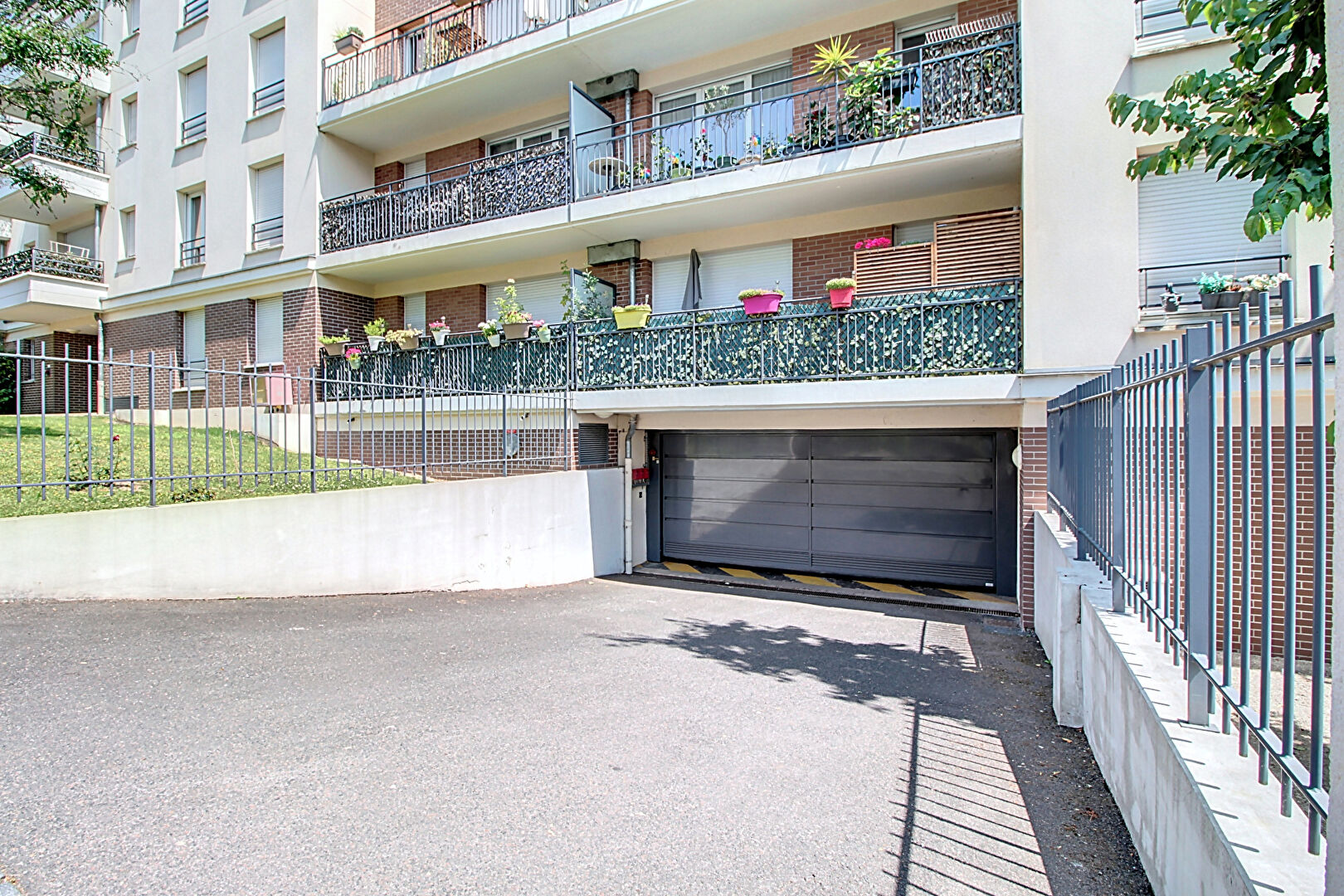 PARKING RUEIL-MALMAISON PLATEAU AU 1ER SOUS-SOL - 10 RUE THIERS