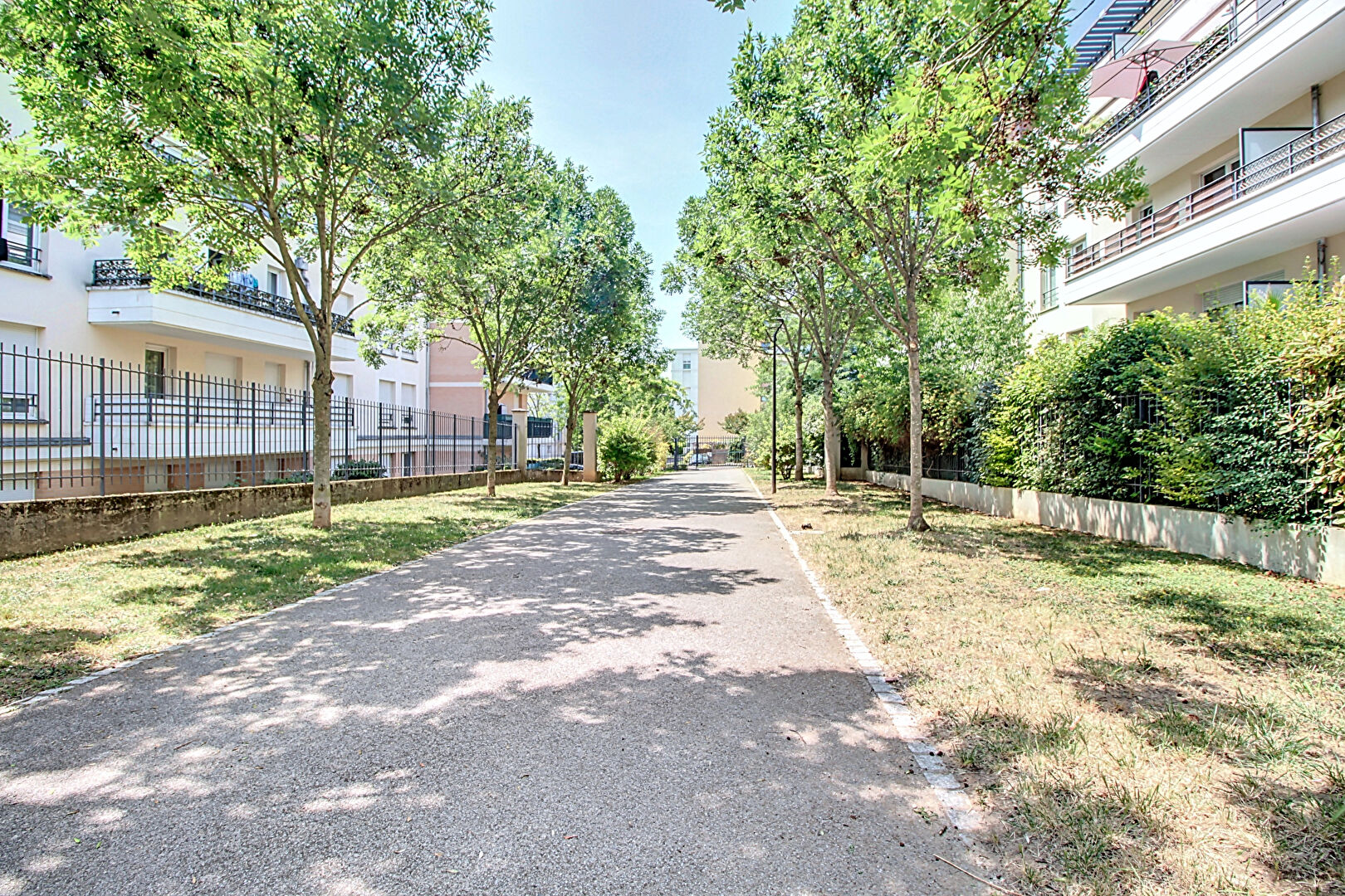 PARKING RUEIL-MALMAISON PLATEAU AU 1ER SOUS-SOL - 10 RUE THIERS