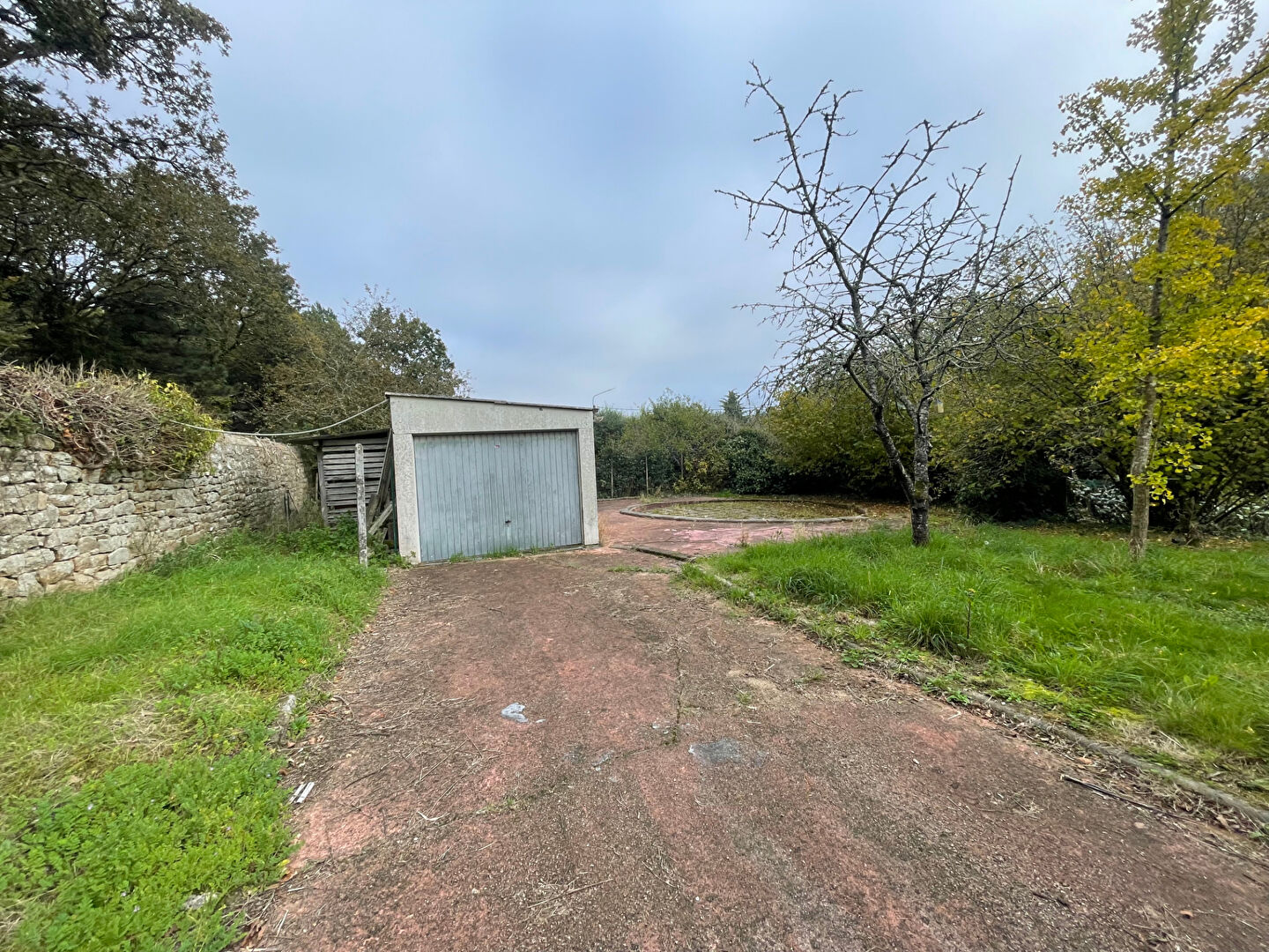 Maison à vendre à Arradon 100 m² avec un beau terrain arboré d'environ 1000 m²