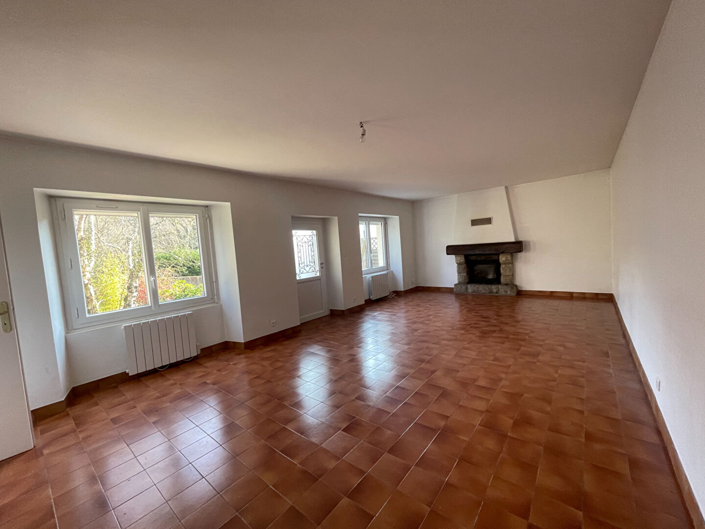 Maison à vendre à Arradon 100 m² avec un beau terrain arboré d'environ 1000 m²