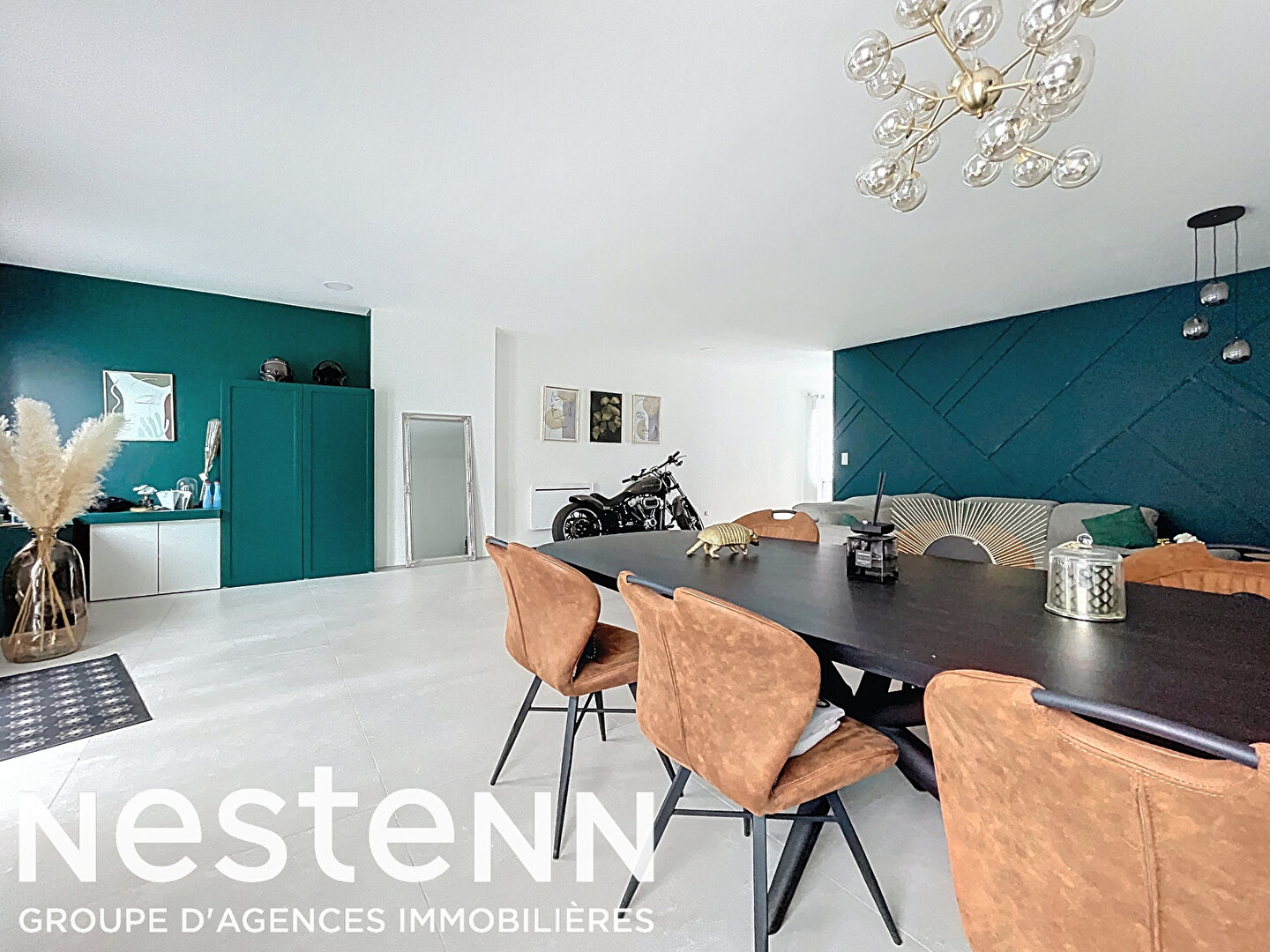 Maison de 220m² sur la commune d'Aniche comprenant un magnifique salon / séjour , cuisine équipée, grande salle de bains , 4 belles chambres, jardin 252 000 euros