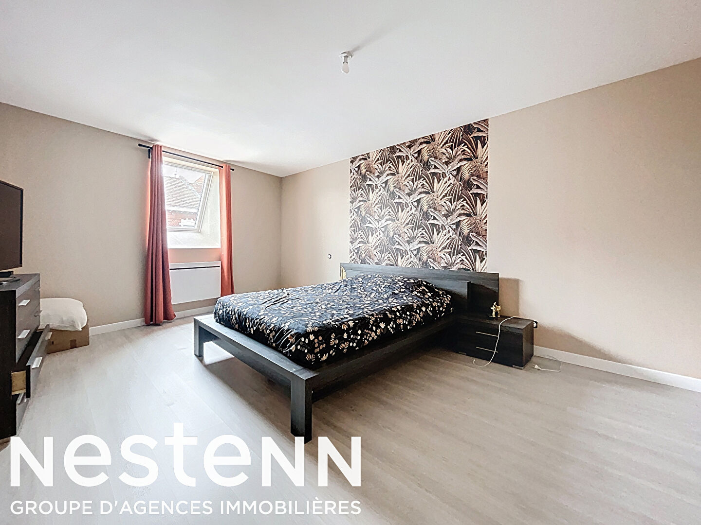 Maison de 220m² sur la commune d'Aniche comprenant un magnifique salon / séjour , cuisine équipée, grande salle de bains , 4 belles chambres, jardin 252 000 euros