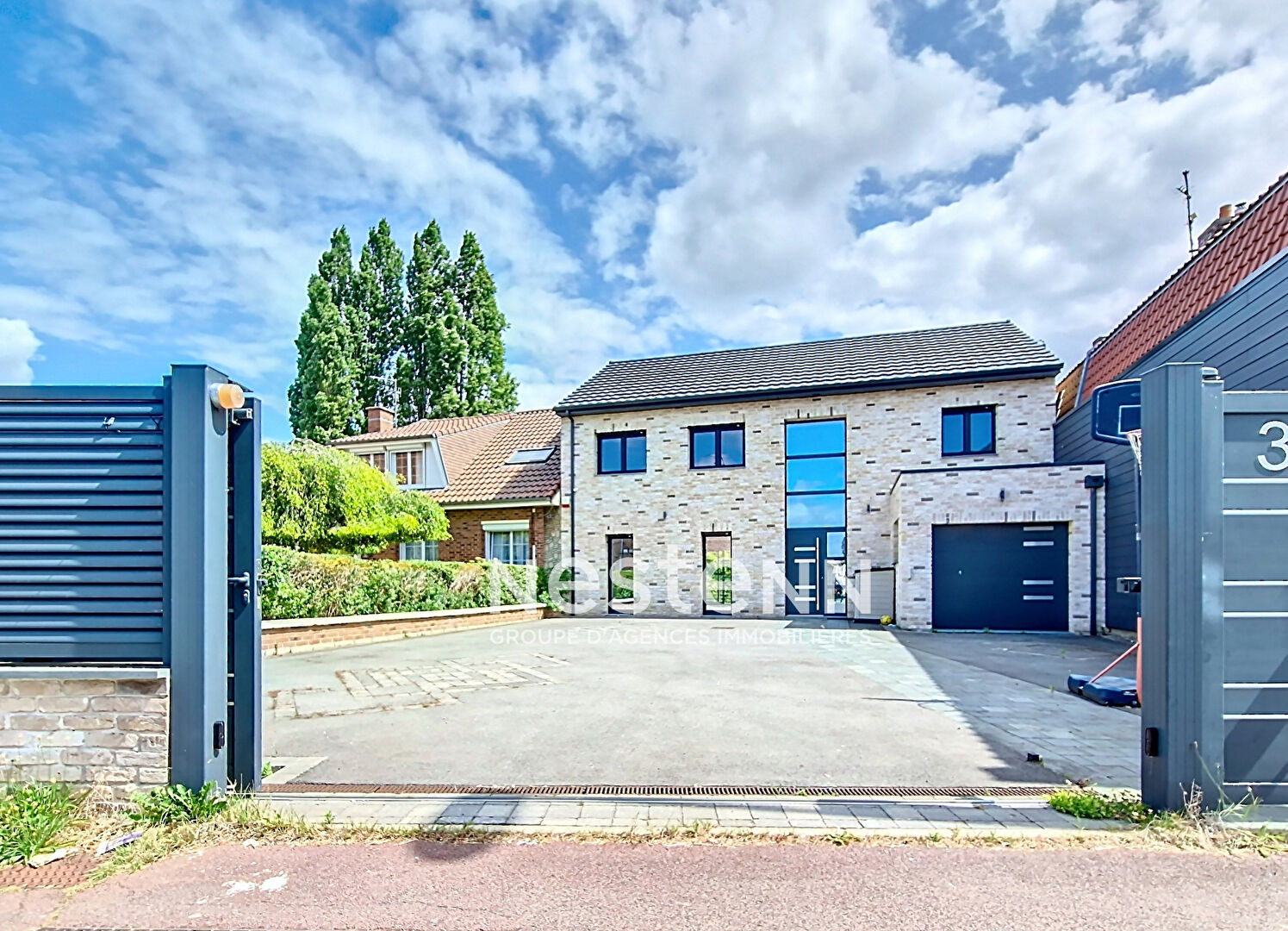 Maison contemporaire 6 chambres, 318 500 euros