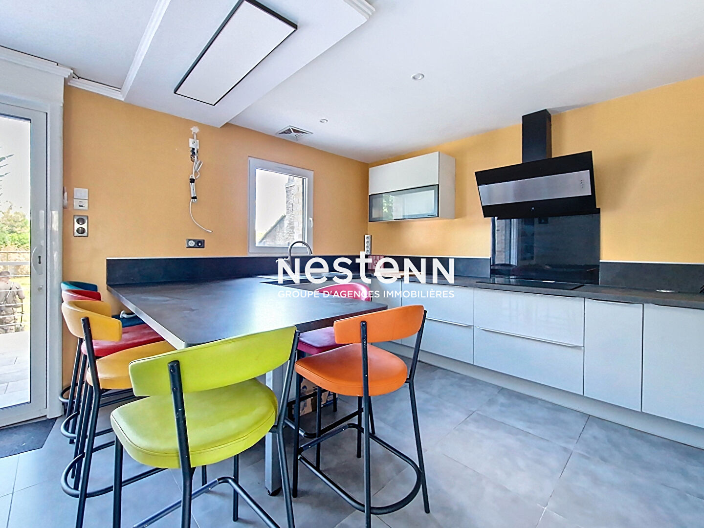 Maison contemporaire 6 chambres, 318 500 euros