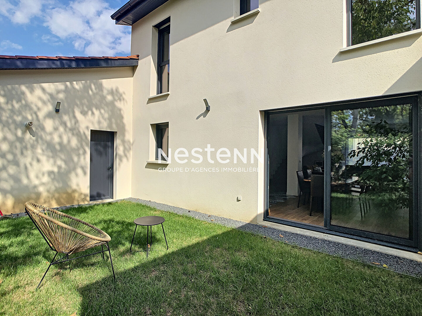 rare à la vente :  maison récente avec jardin dans le centre de Villefranche-sur-Saône