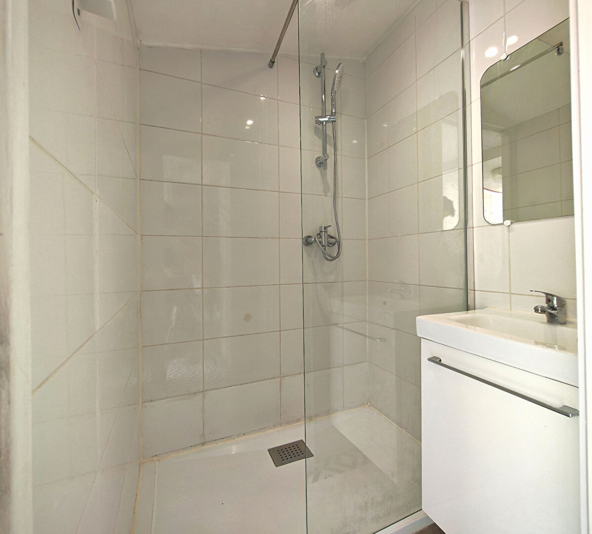 NICE OUEST - AV. CALIFORNIE MAGNAN: Charmant 3 Pièces 40m² - Dernier Étage SANS CHARGES
