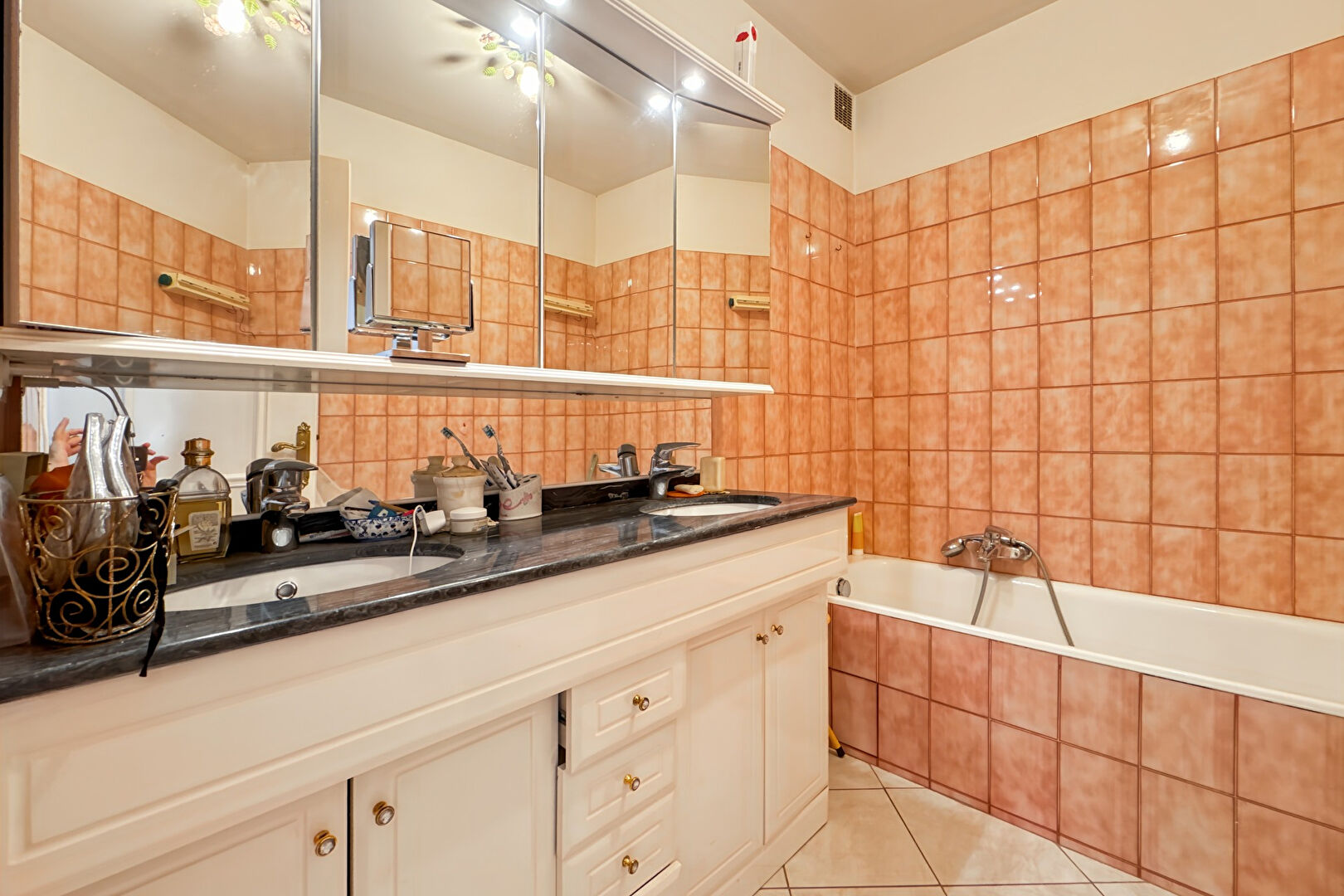 Nice Saint-Antoine de Ginestière : 4 pièces de 102m²  triplex avec jardin et vue mer
