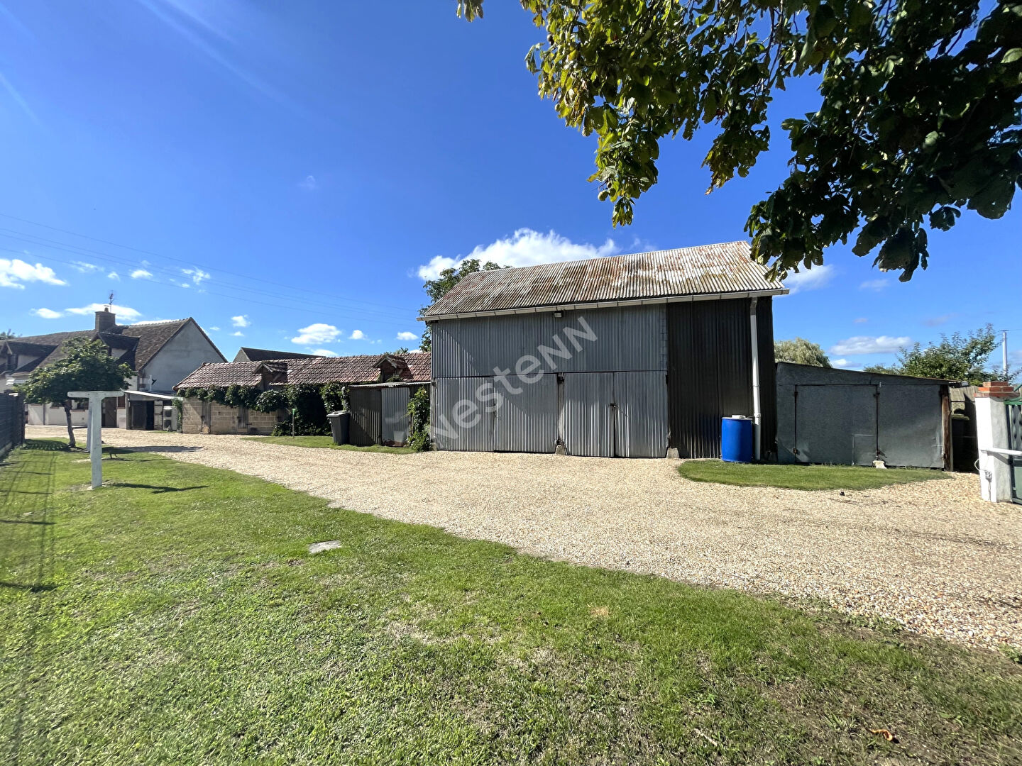 LONGÈRE 4 CHAMBRES SANS TRAVAUX EN CAMPAGNE DE CHABRIS (INDRE 36)