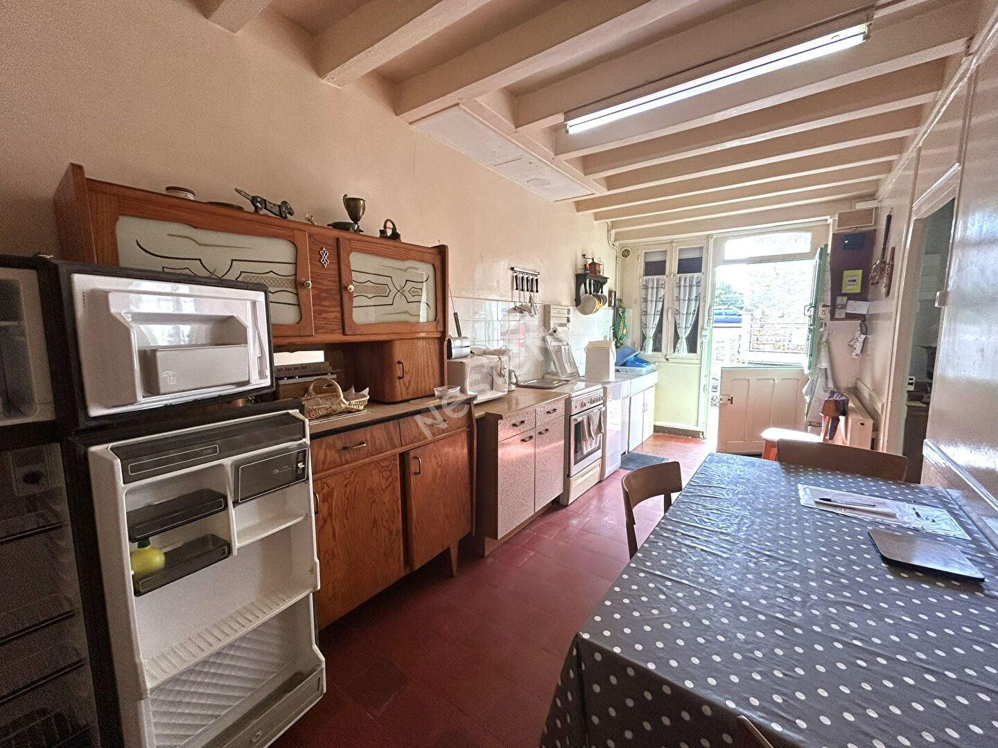 MAISON DE VILLE 2 CHAMBRES AVEC DÉPENDANCES ET TERRAIN À BAGNEUX (INDRE 36)