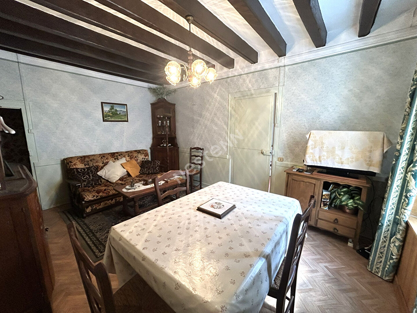 MAISON DE VILLE 2 CHAMBRES AVEC DÉPENDANCES ET TERRAIN À BAGNEUX (INDRE 36)