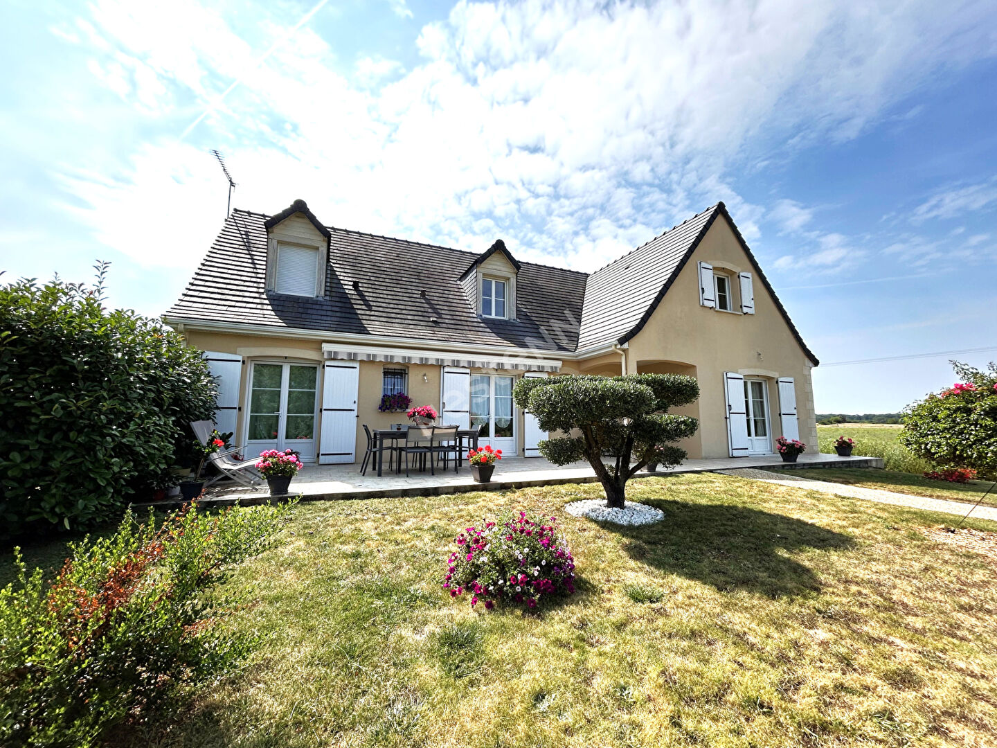 Belle maison familiale à Saint Florentin avec 5 chambres et terrain de 2000 m²