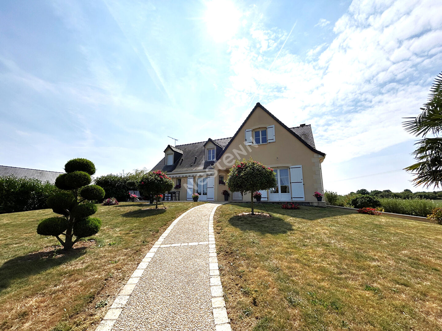Belle maison familiale à Saint Florentin avec 5 chambres et terrain de 2000 m²