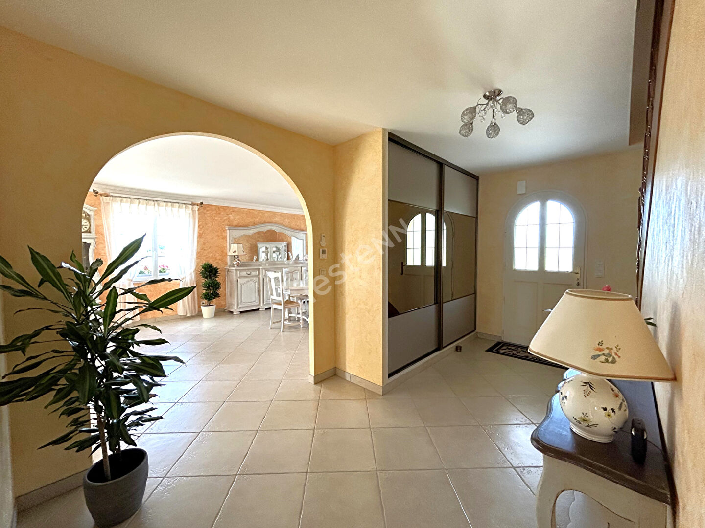 Belle maison familiale à Saint Florentin avec 5 chambres et terrain de 2000 m²