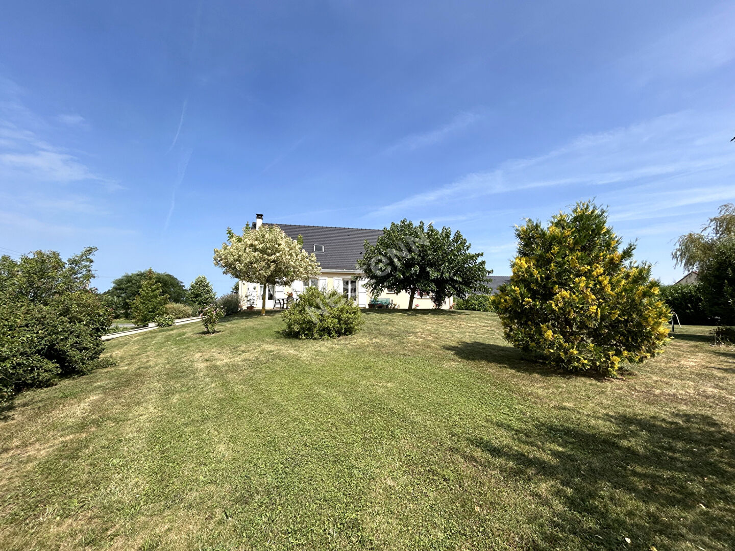 Belle maison familiale à Saint Florentin avec 5 chambres et terrain de 2000 m²