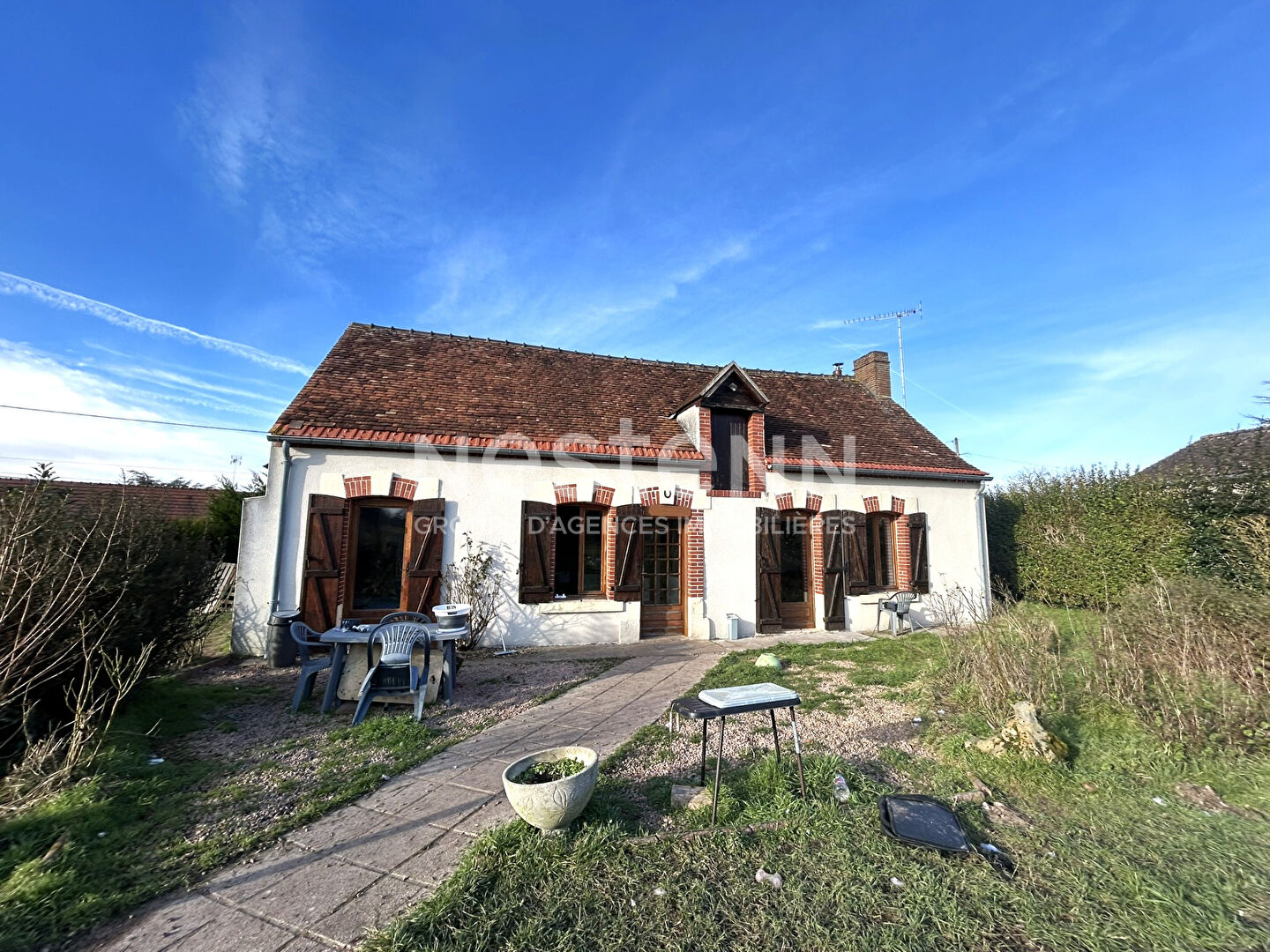 MAISON STYLE LONGERE 1 CHAMBRE AVEC JARDIN ET DÉPENDANCES LA CHAPELLE MONTMARTIN (LOIR-ET-CHER)
