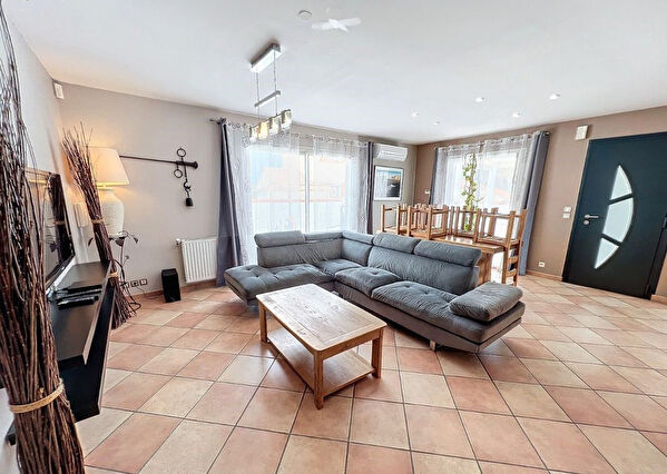 Vente par agence immobiliere à Saint hippolyte (66510)