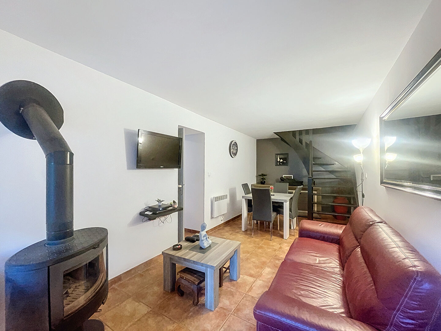 À vendre : Charmante maison de village mitoyenne à Ucciani, 90 m² environ, 3 chambres
